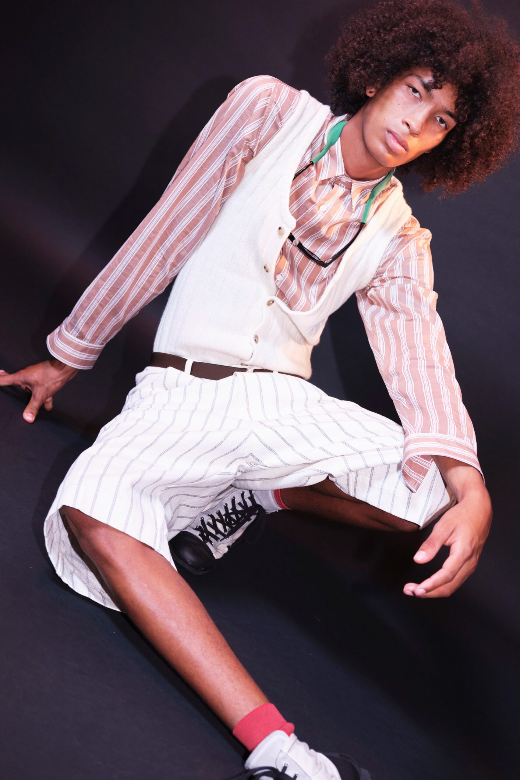 white cotton sleeveless collared fitted buttoned vest