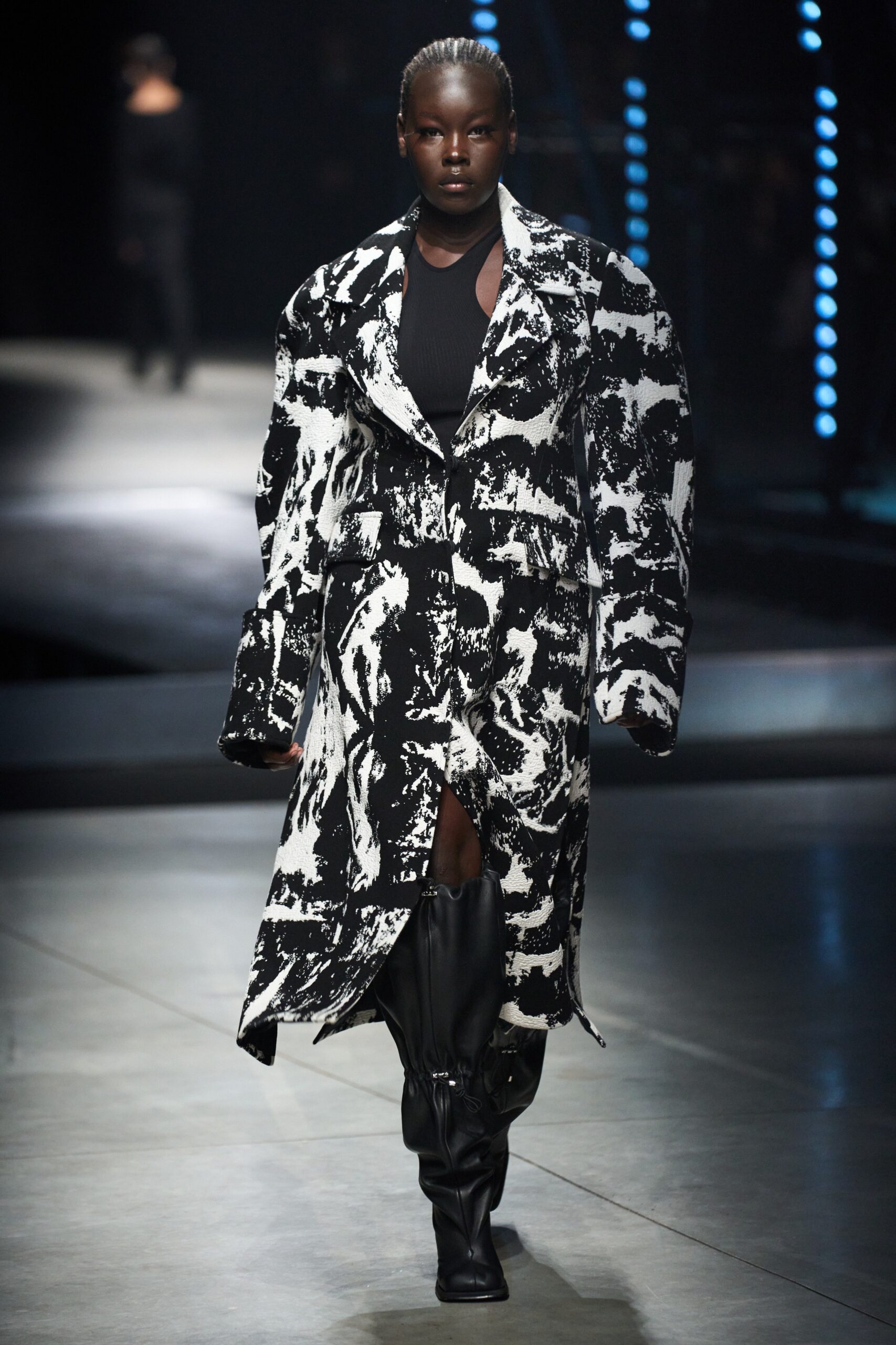 black cotton long-sleeve collared oversized printed coat