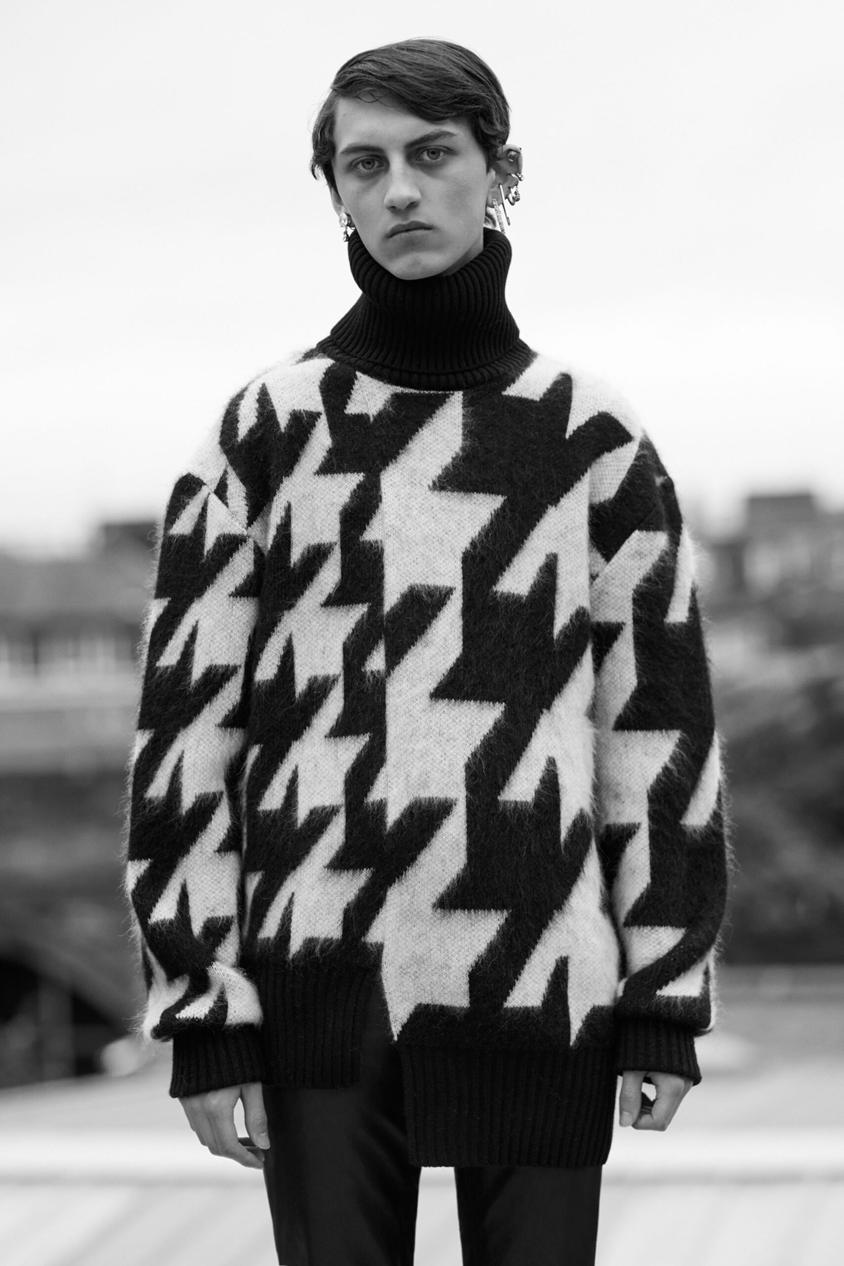 oversized black and white zigzag sweater