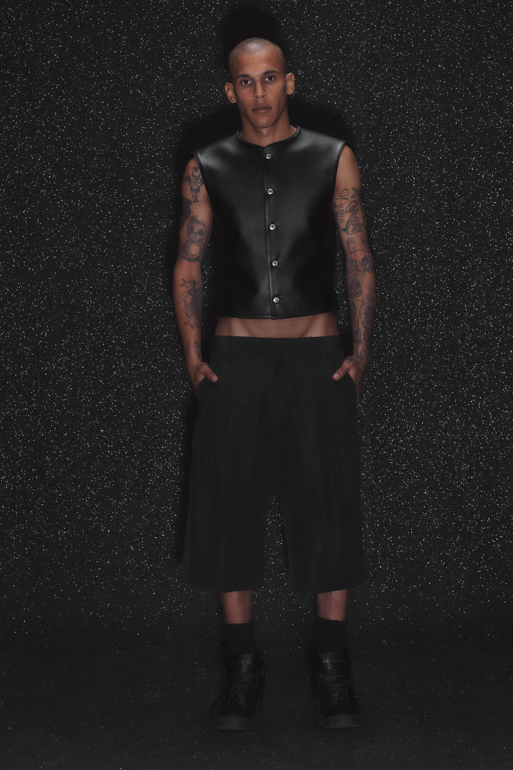 black leather sleeveless collared fitted buttoned vest