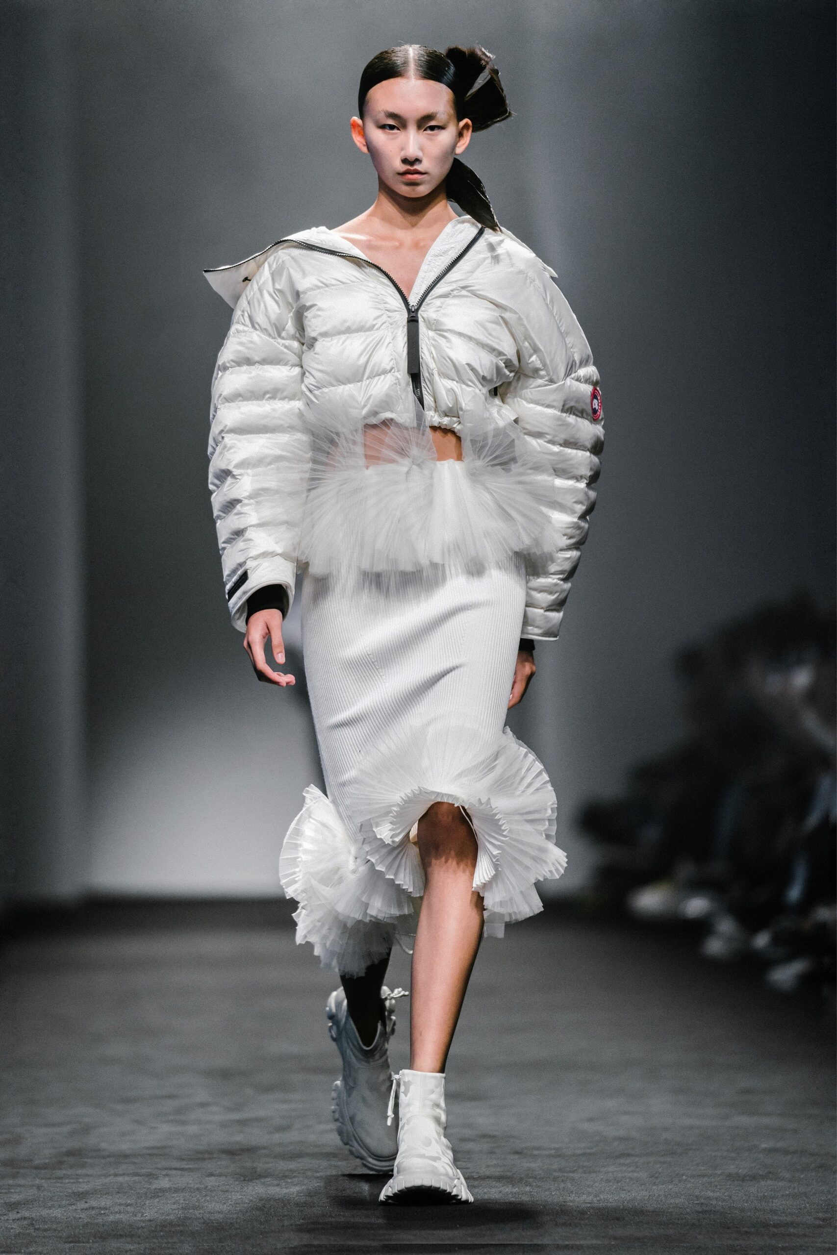 white jersey long-sleeve oversized zippered padded jacket