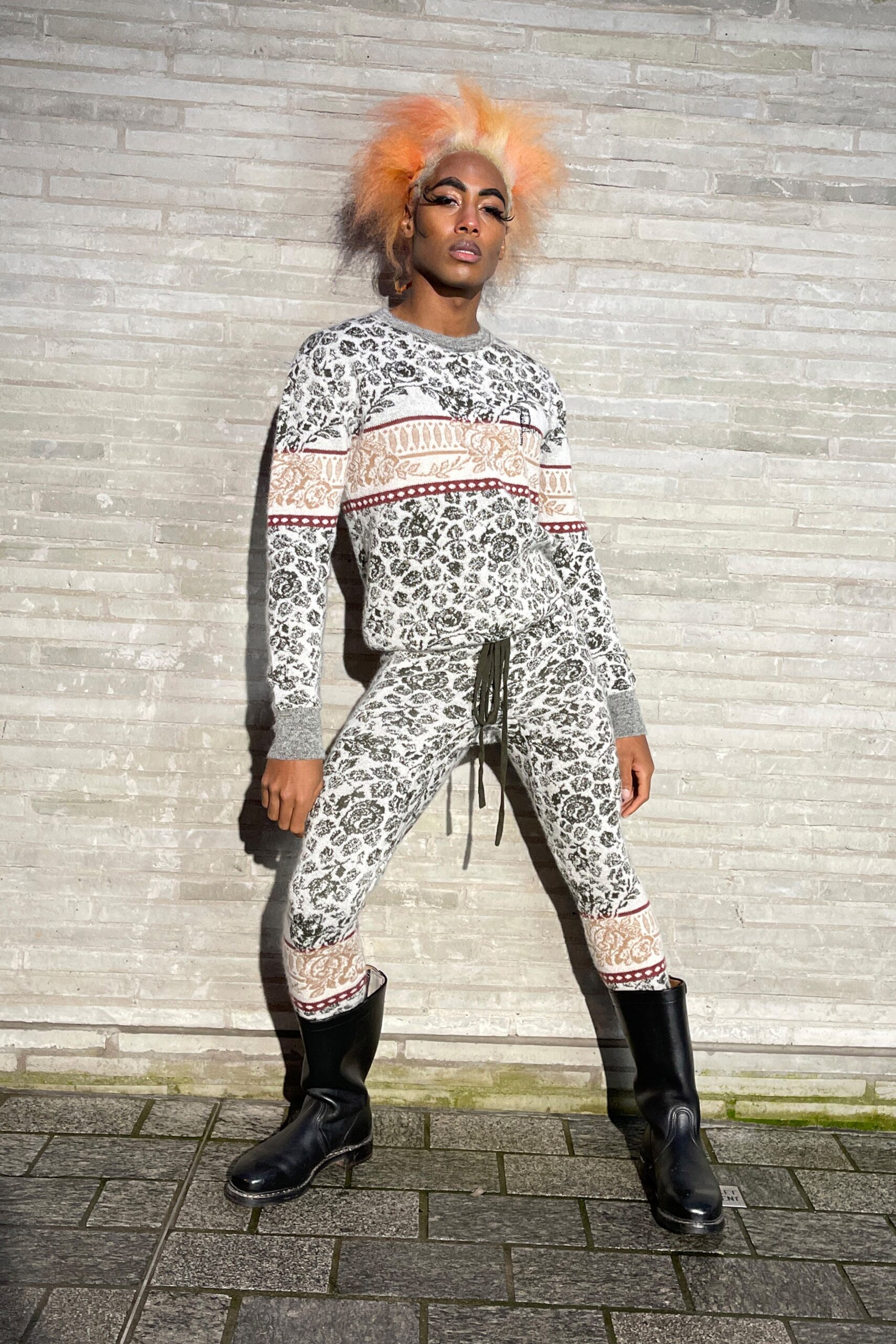 gray printed sweater and leggings