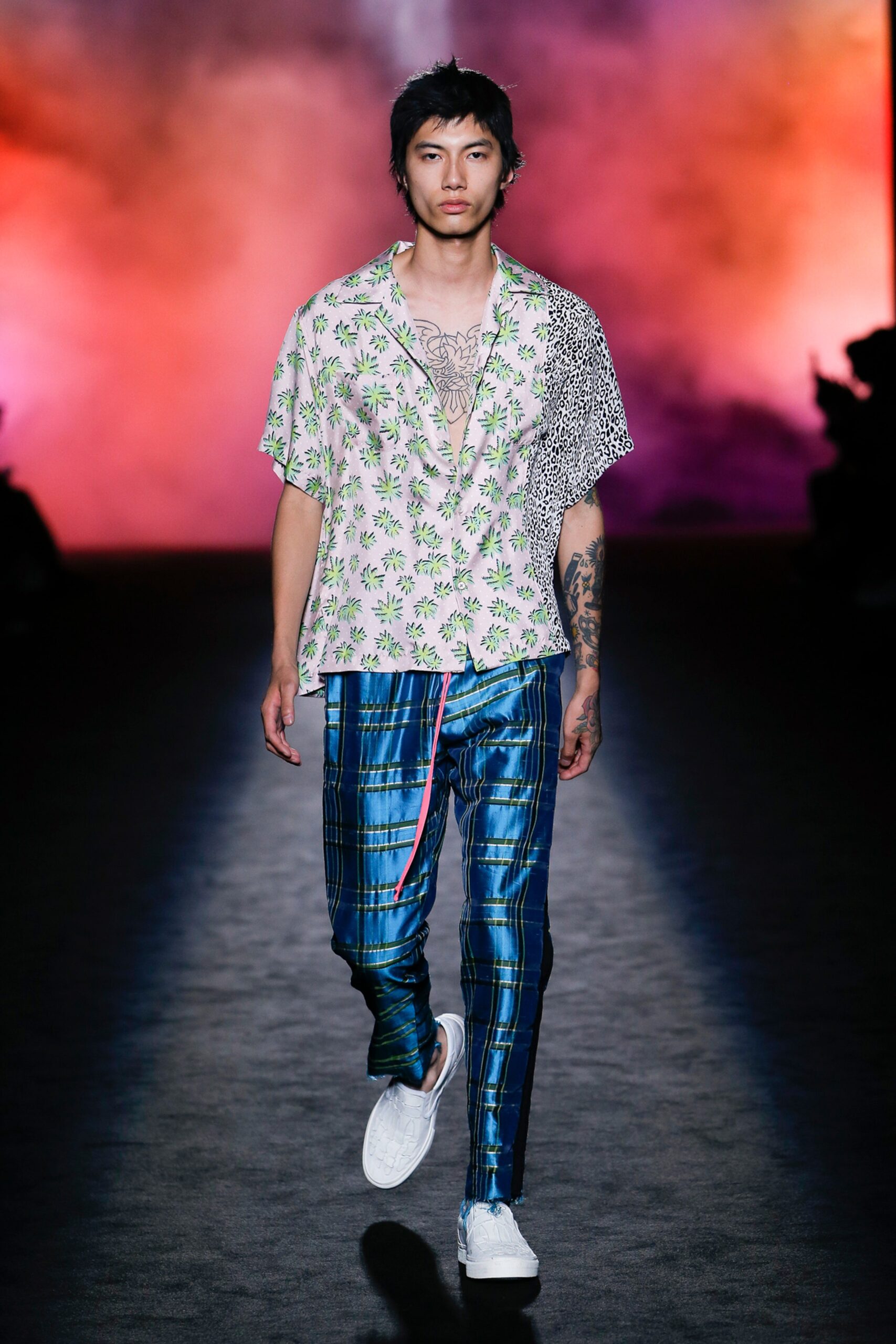 relaxed printed shirt and slim pants
