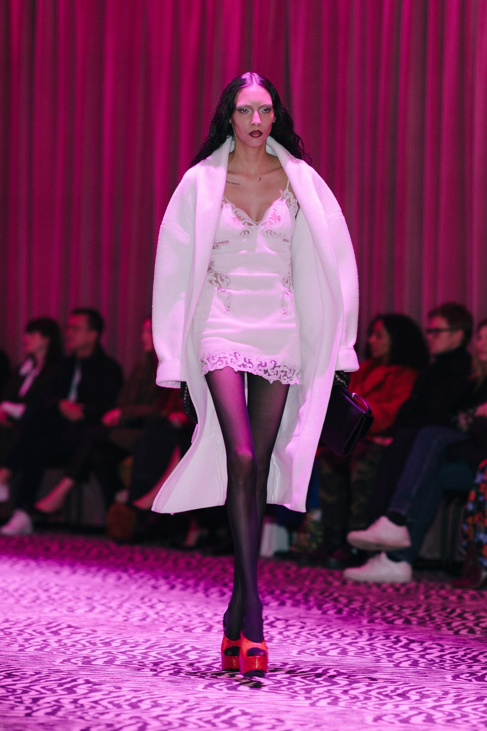 white wool long-sleeve relaxed buttoned coat