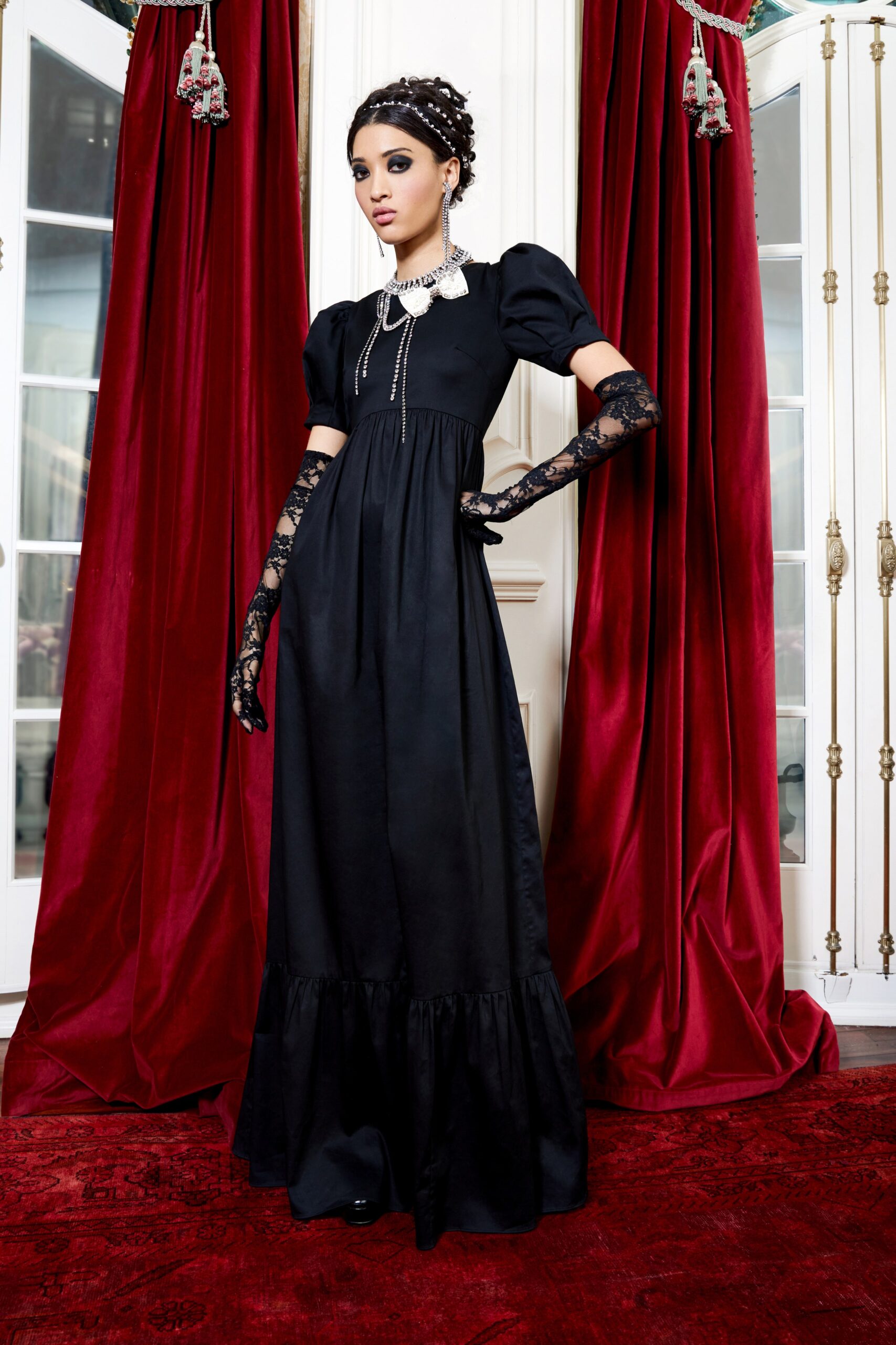 black lace fitted embroidered gloves