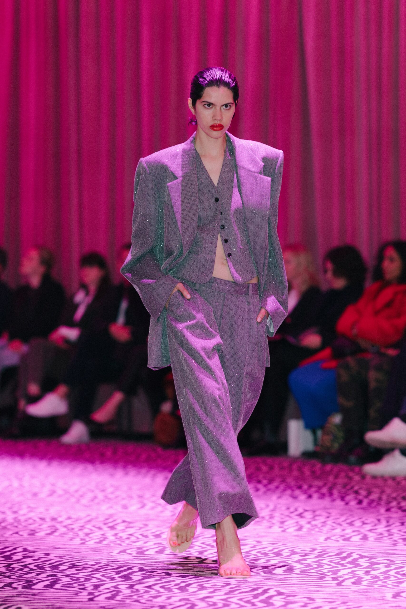 gray wool long-sleeve collared tailored buttoned pockets suit