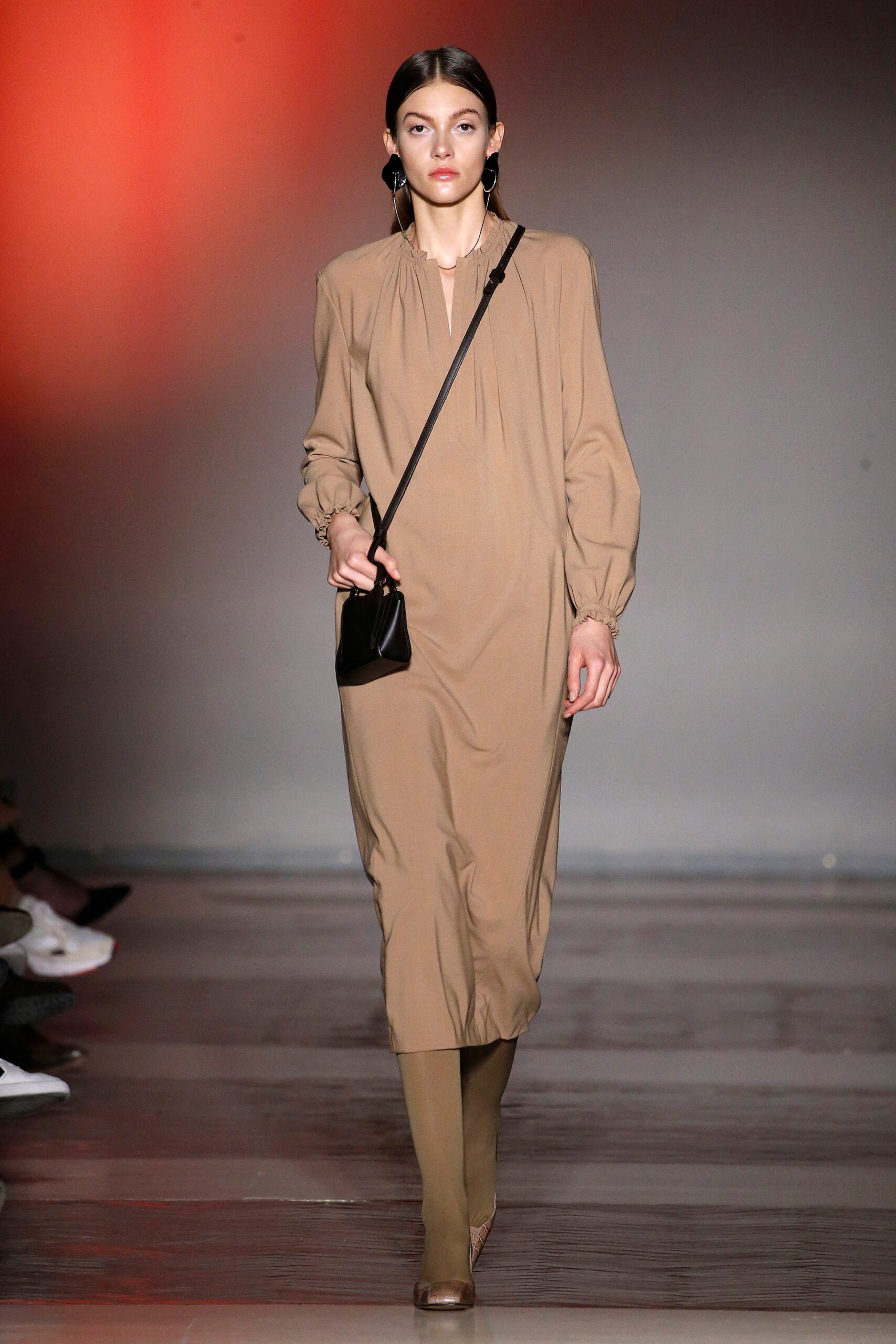 beige relaxed midi dress with black bag