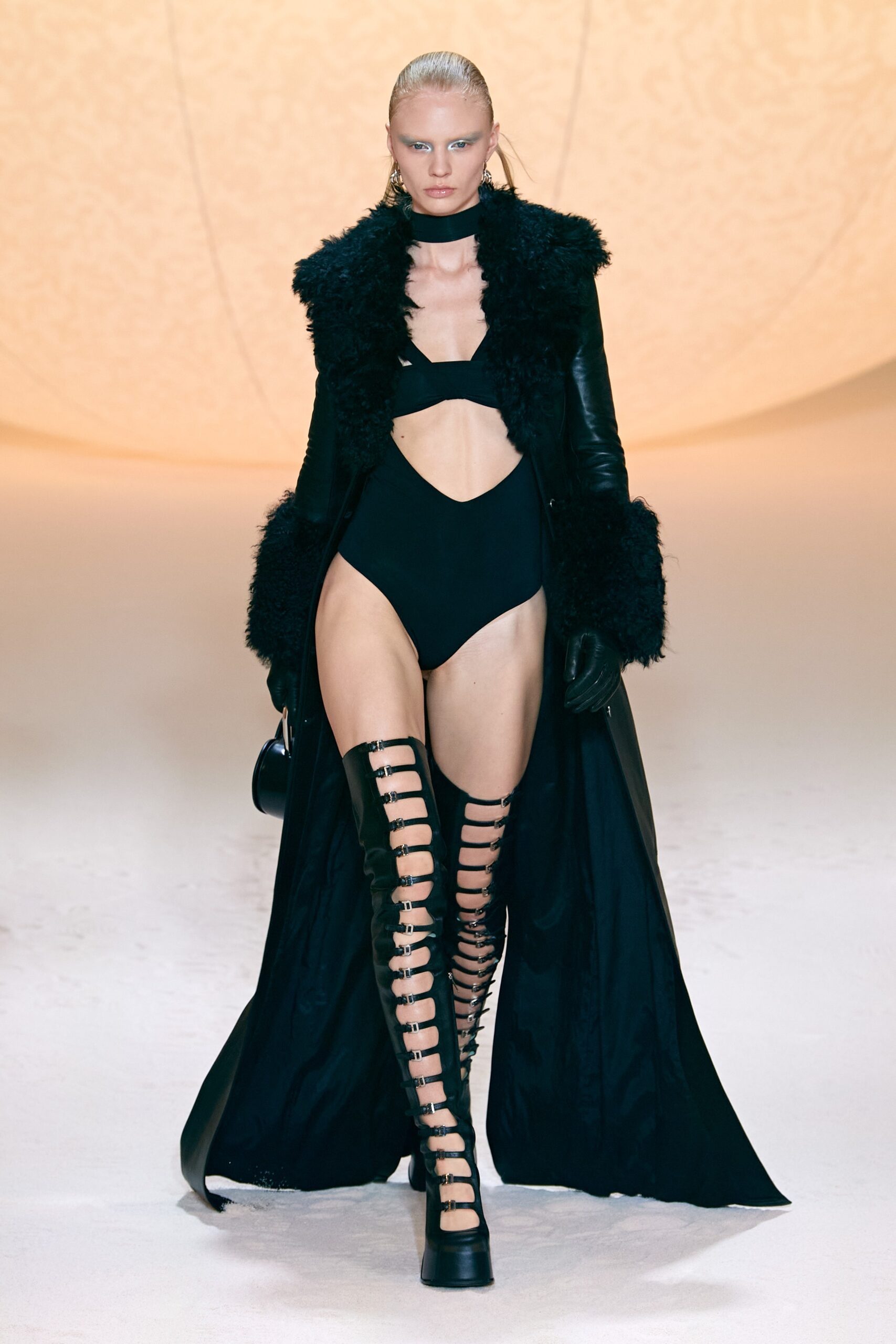 black faux-fur long-sleeve collared fitted draped coat