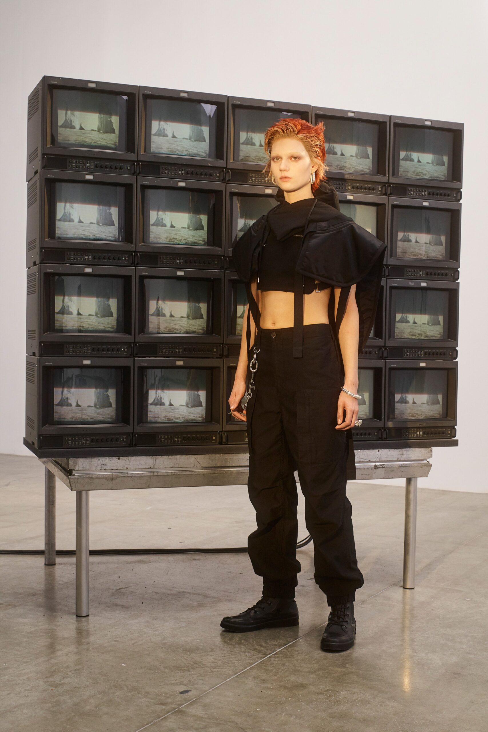 black cotton relaxed cargo pants