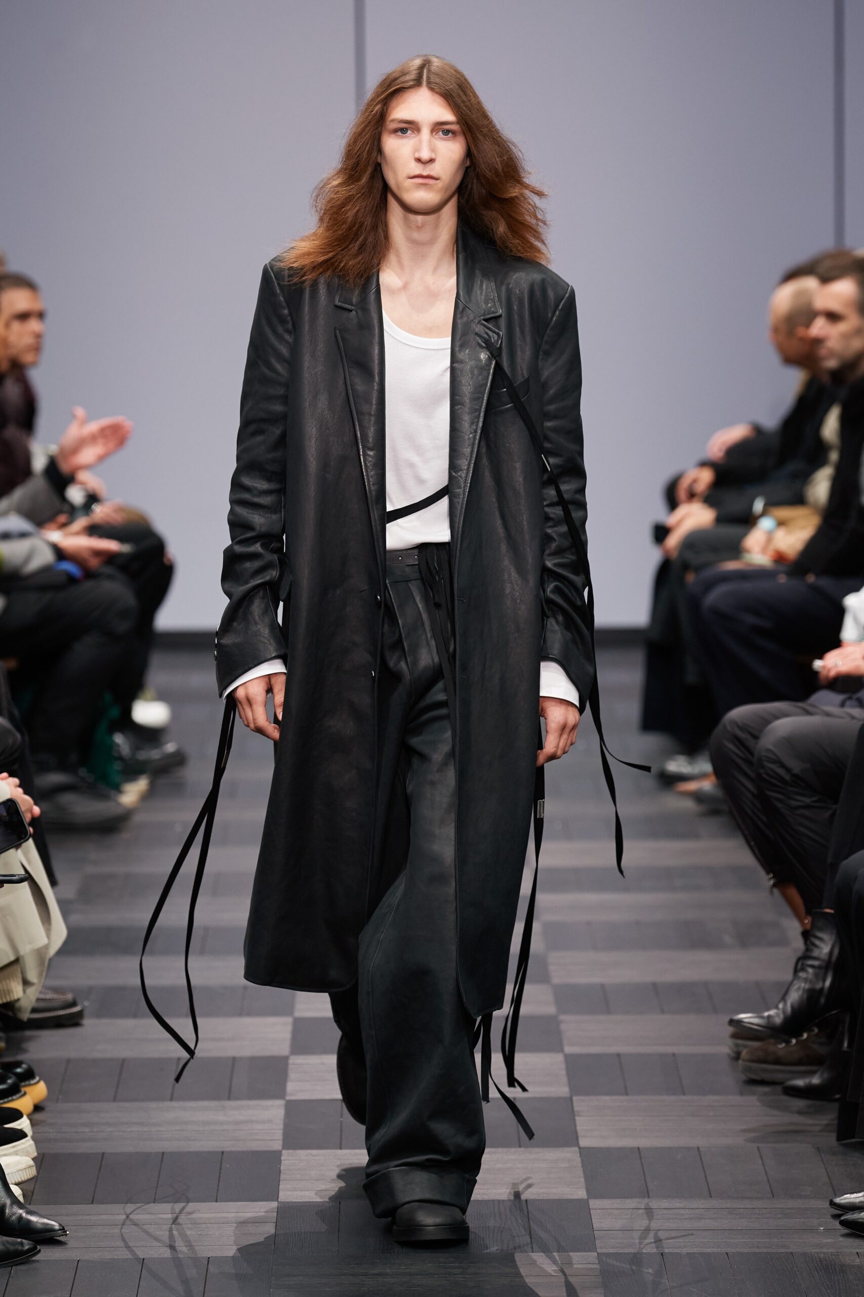 black leather long-sleeve collared fitted zippered coat