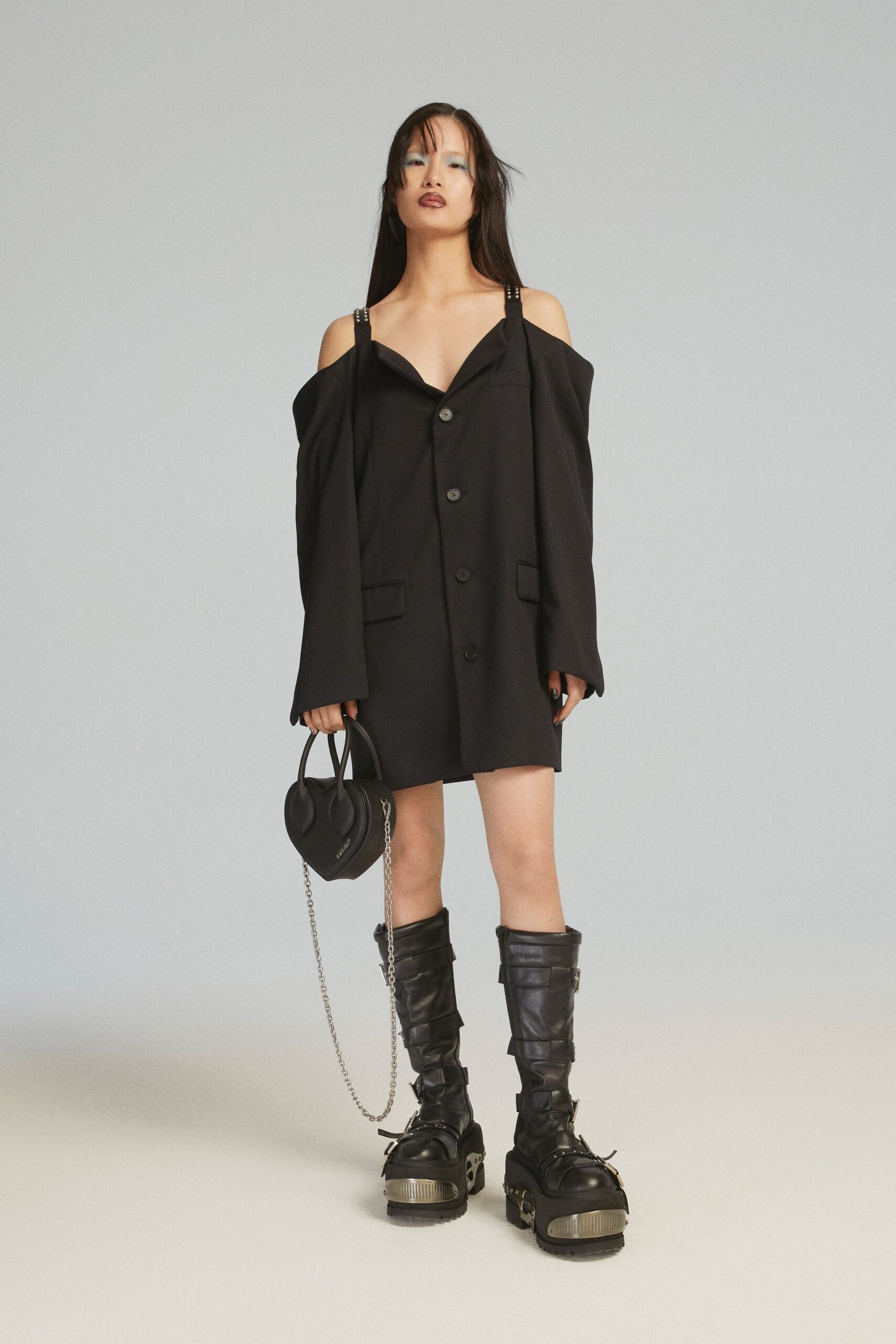 black cotton long-sleeve collared oversized buttoned short blazer