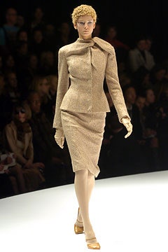 beige fitted gloves