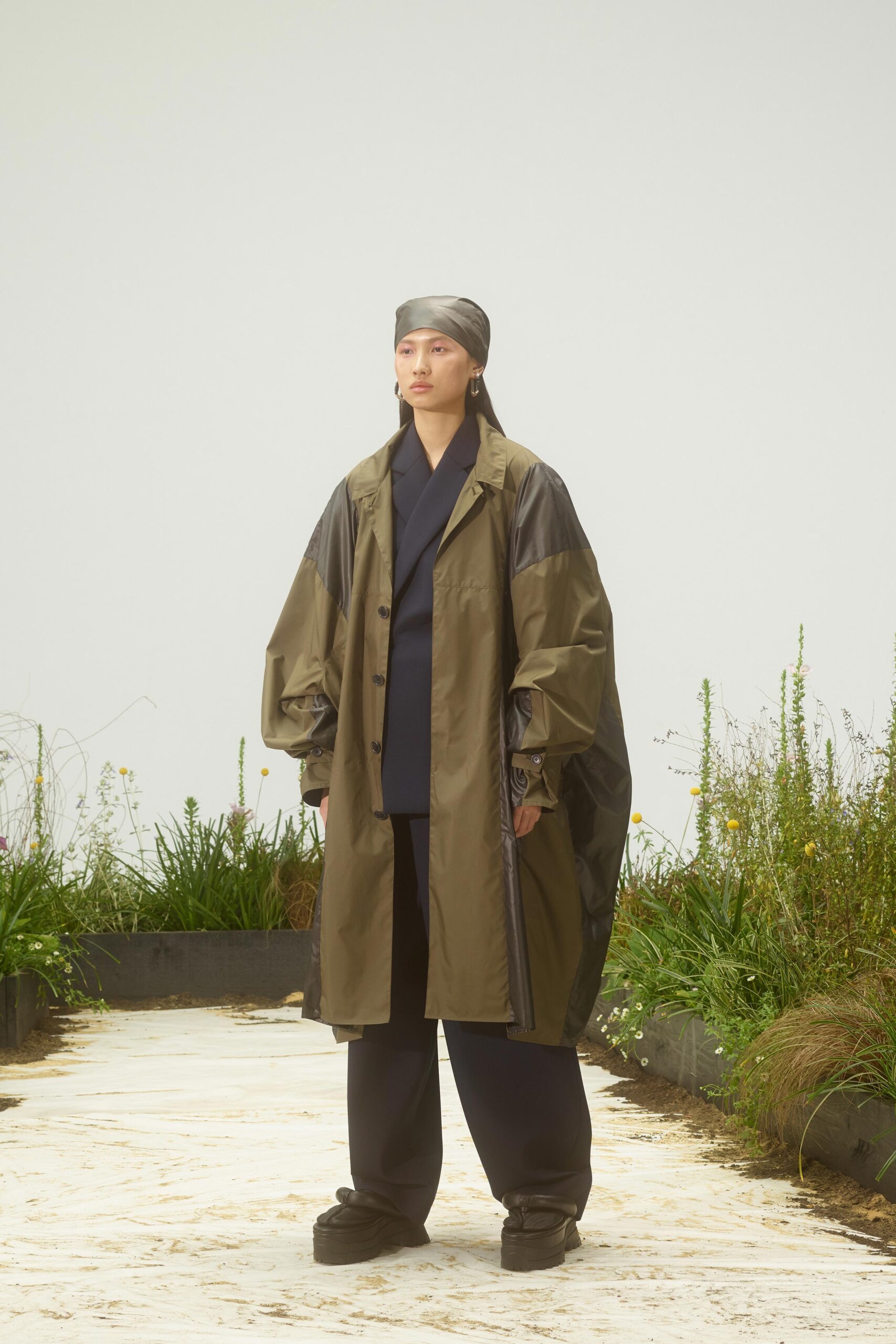 green vinyl long-sleeve collared relaxed zippered coat