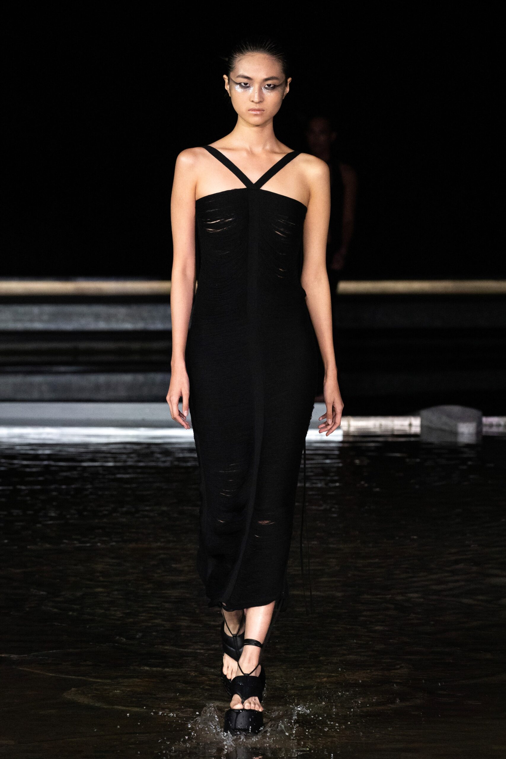 black fitted sleeveless dress