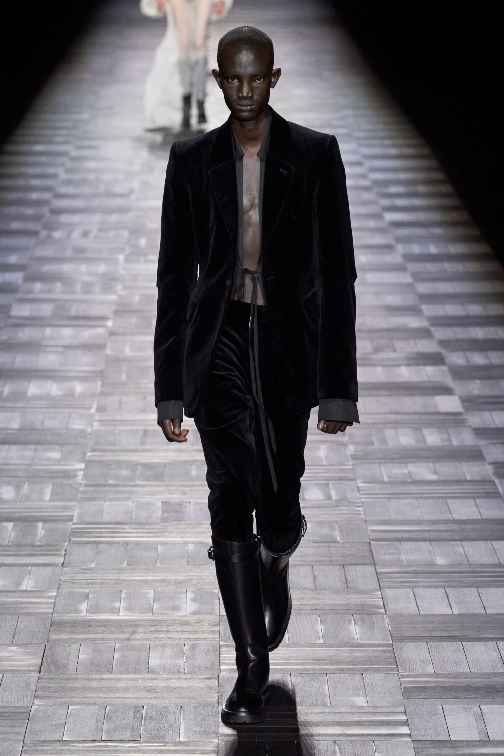 black velvet long-sleeve collared tailored buttoned blazer