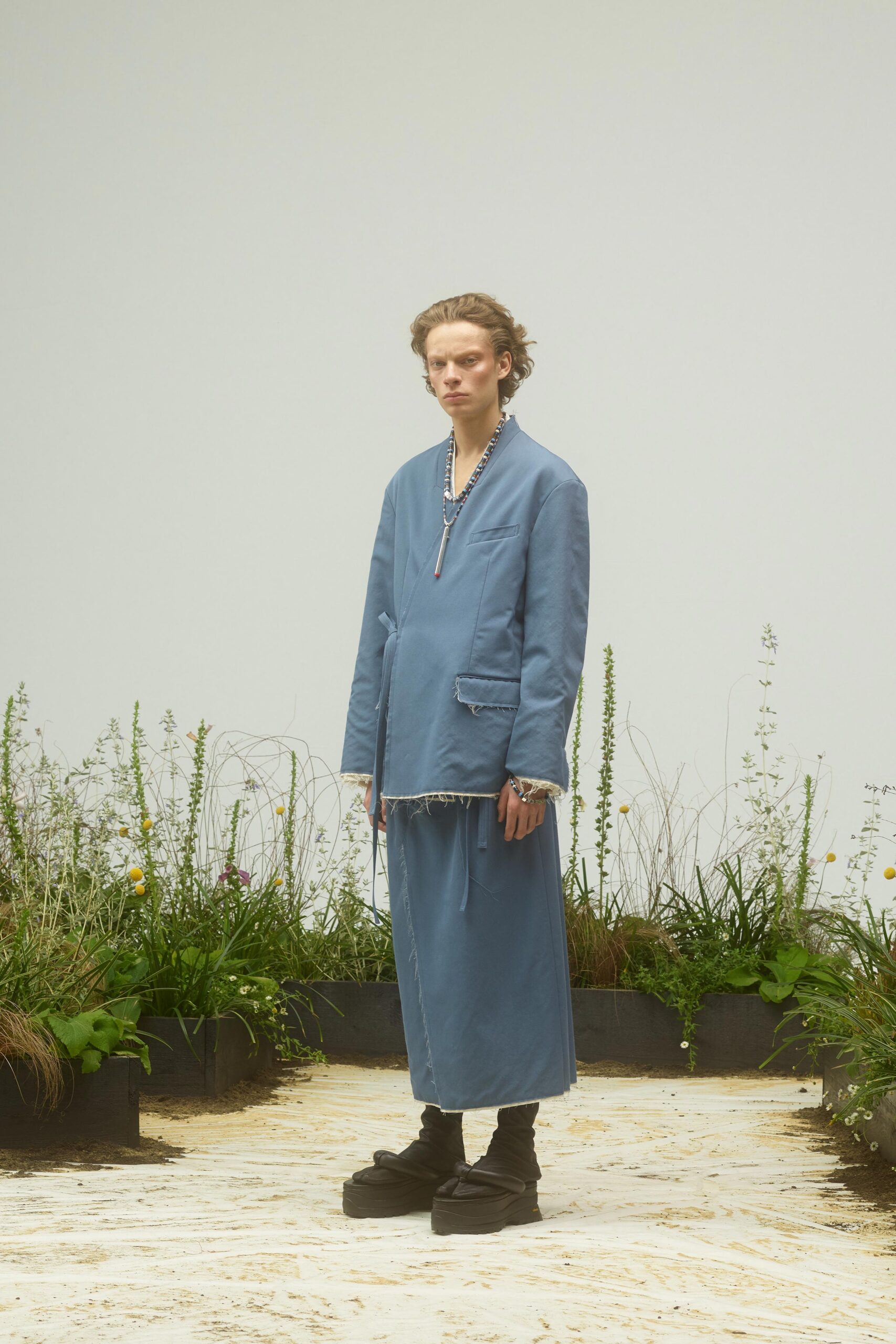 blue cotton long-sleeve collared relaxed buttoned pockets jacket
