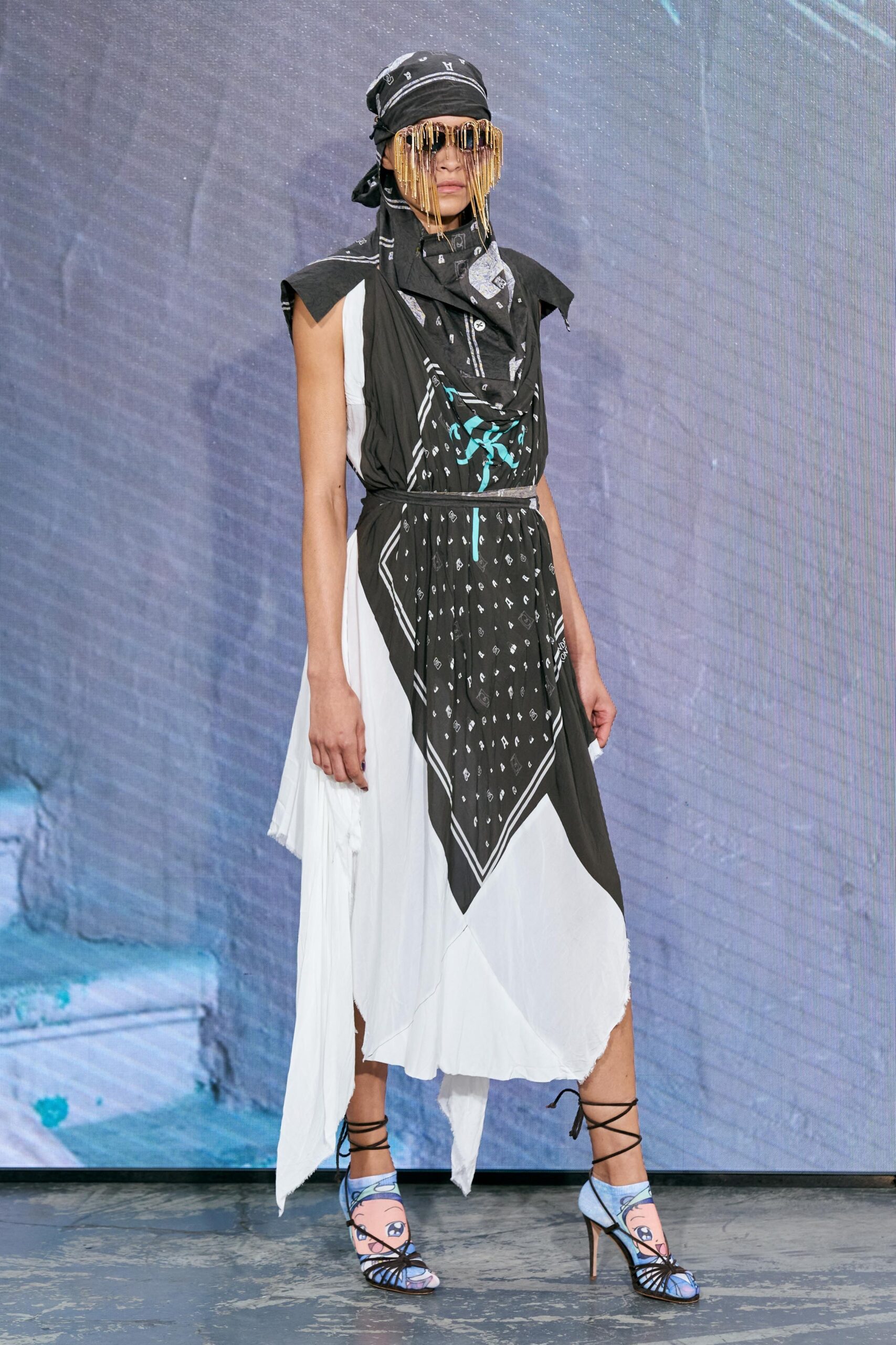 black silk fitted printed scarf