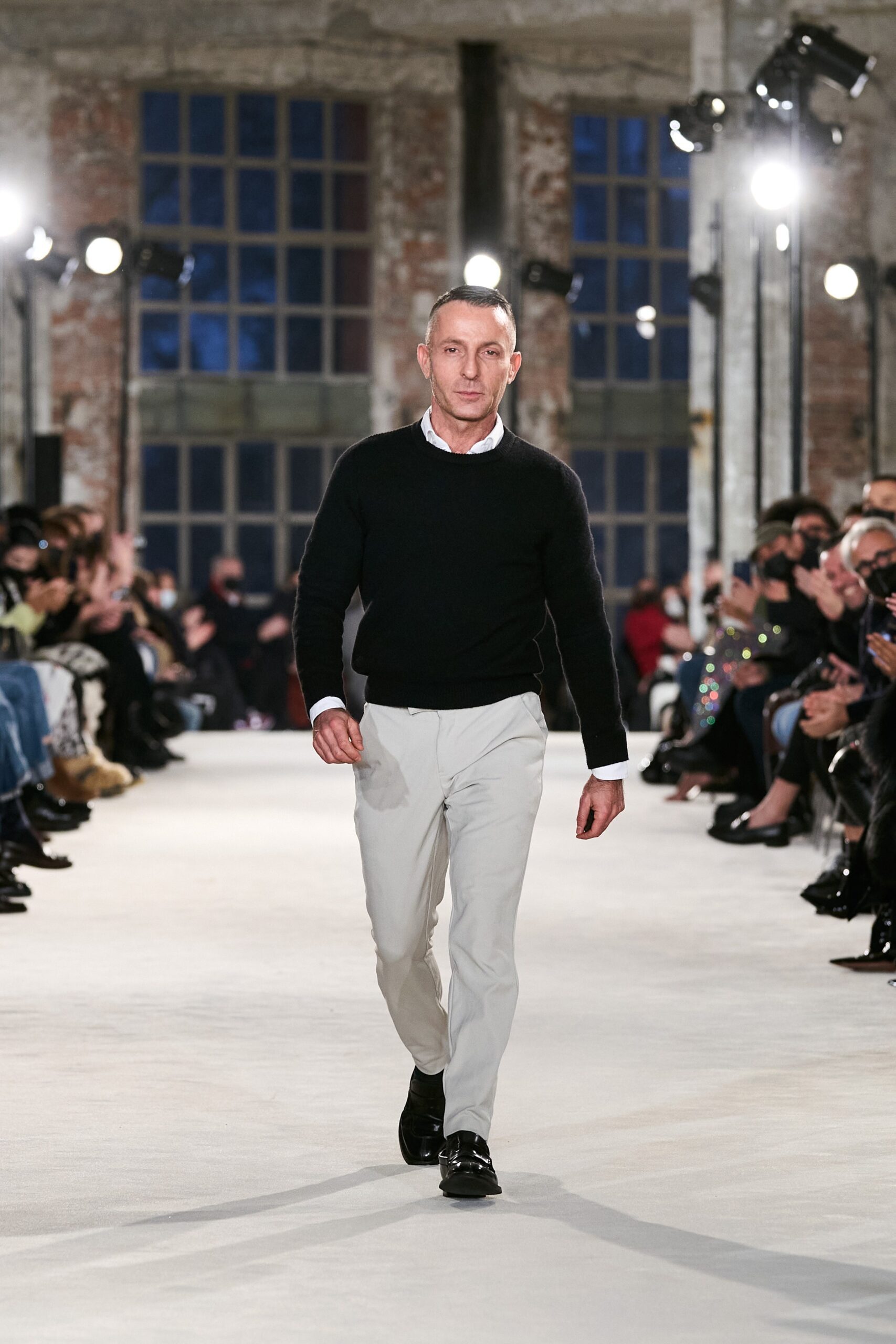 black wool long-sleeve collared fitted sweater
