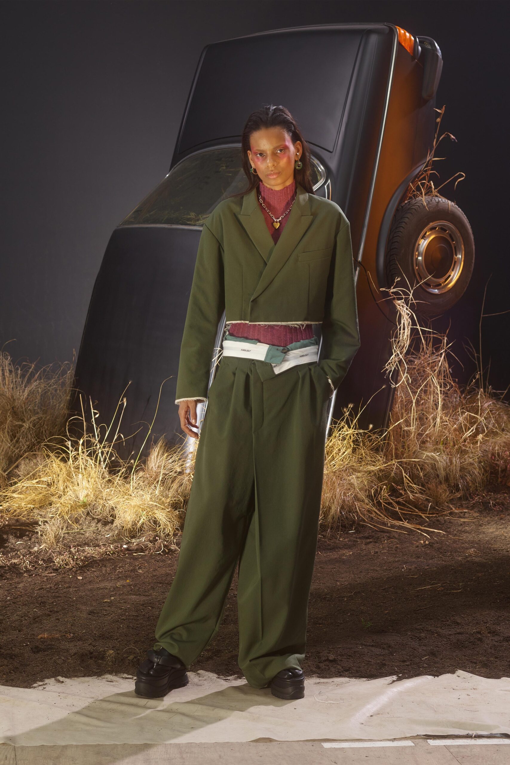 green cotton long-sleeve collared relaxed buttoned jacket