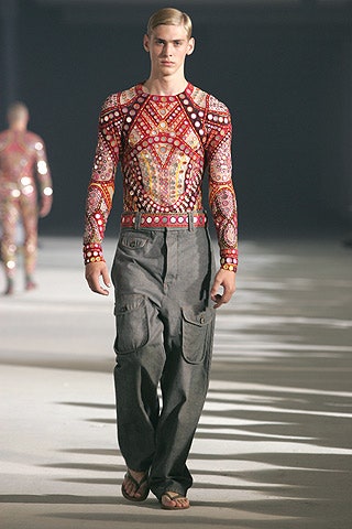 fitted printed top with cargo pants