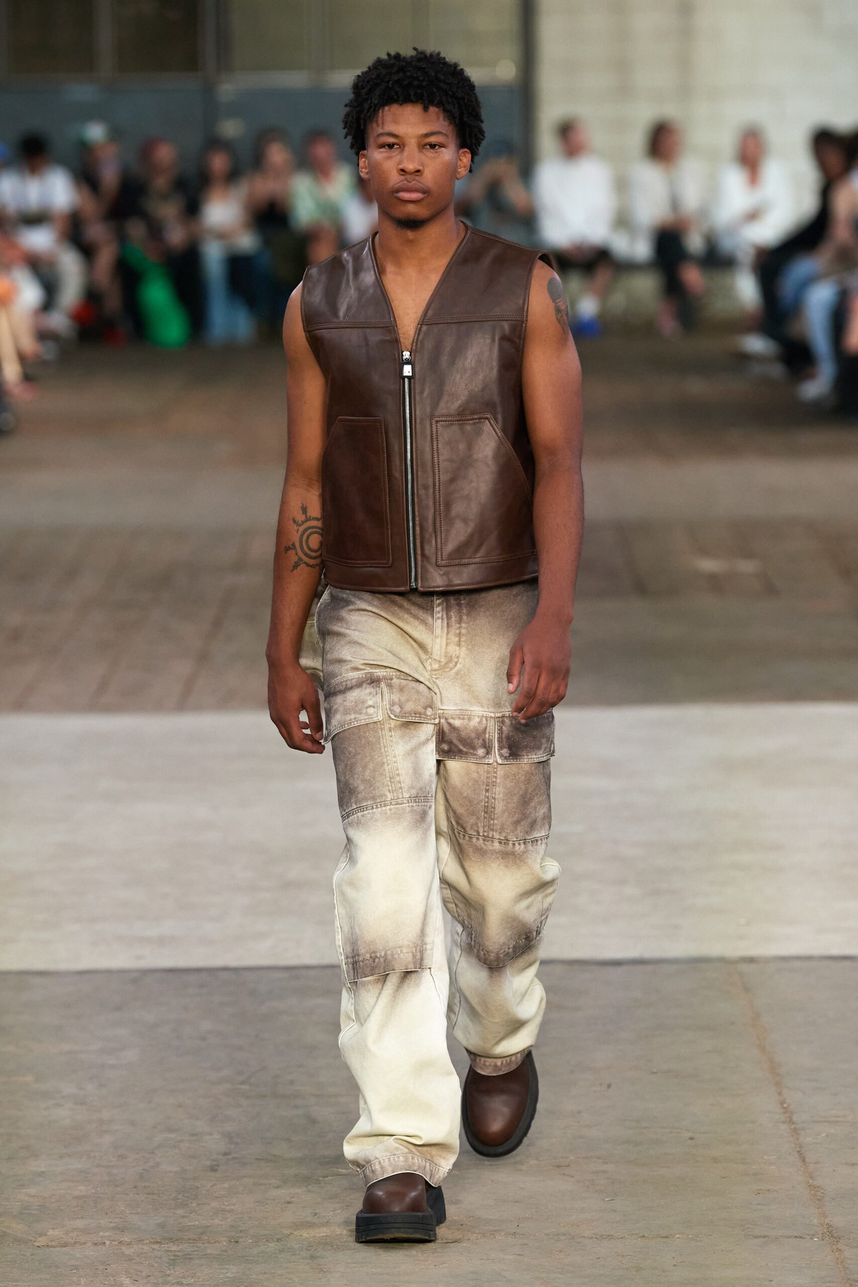 brown leather sleeveless fitted zippered vest