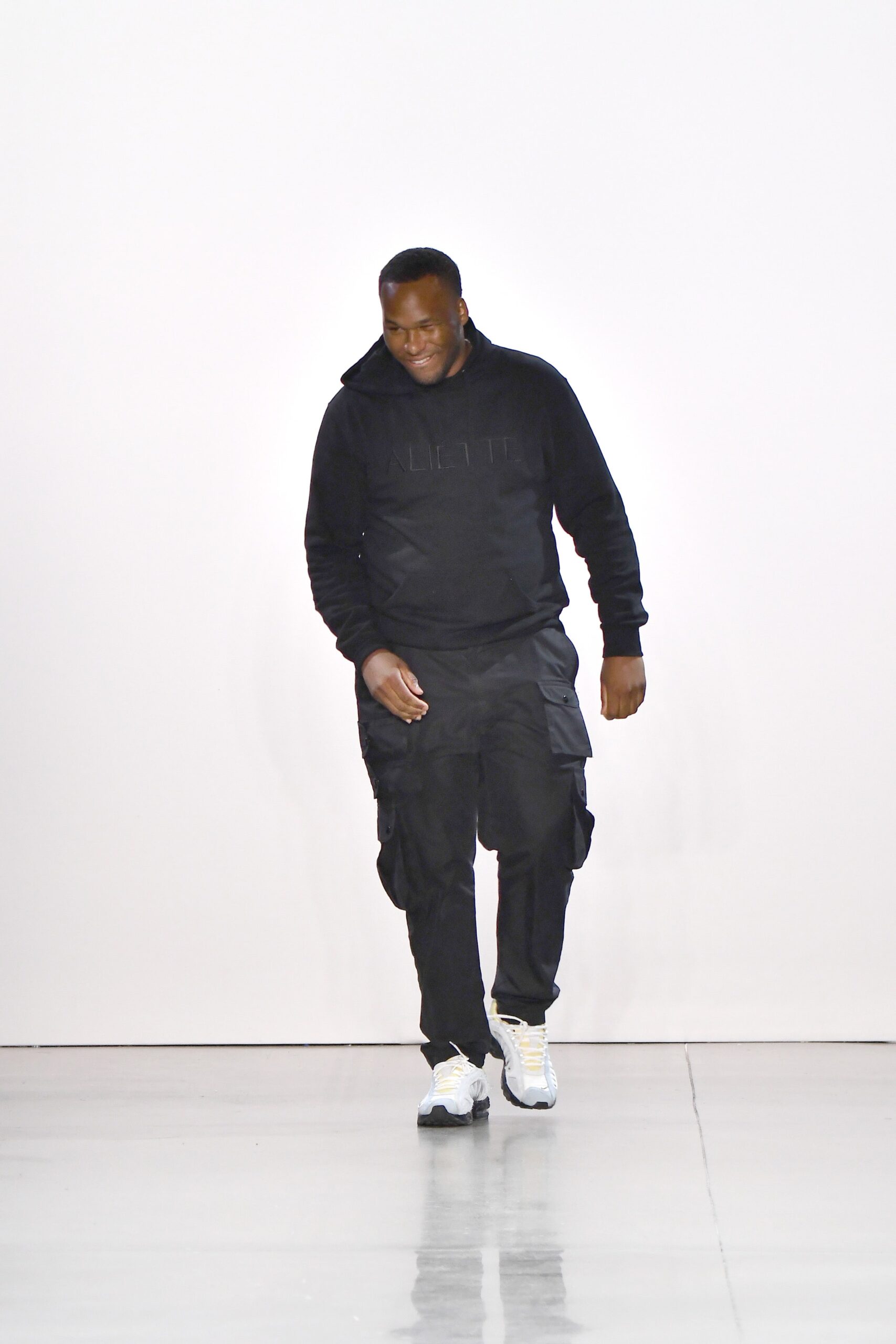 black cotton relaxed cargo pants