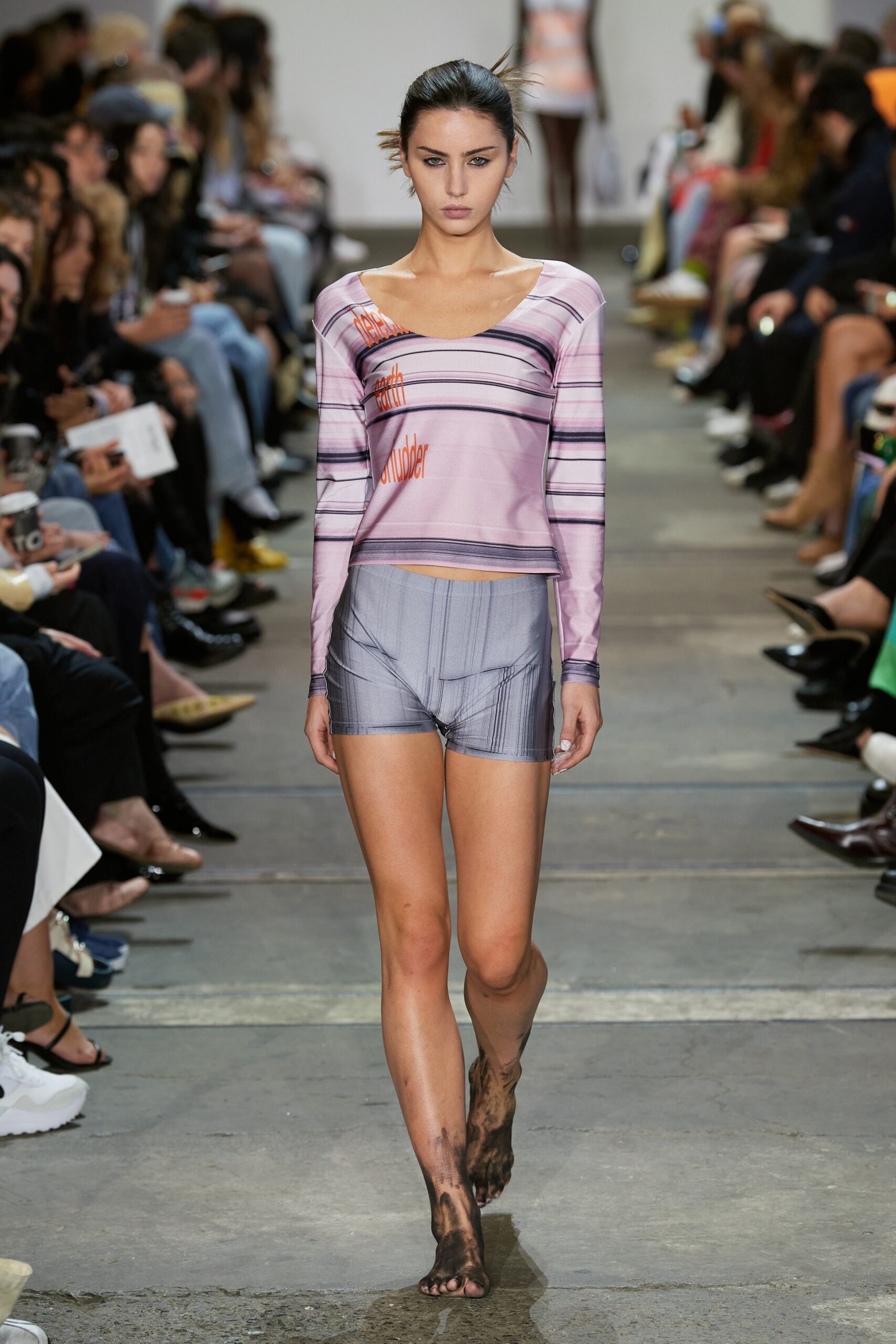 gray cotton fitted straight-leg short shorts