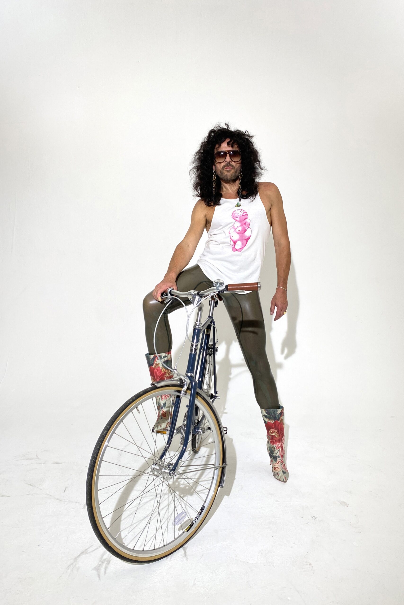 fitted white tank-top with printed design