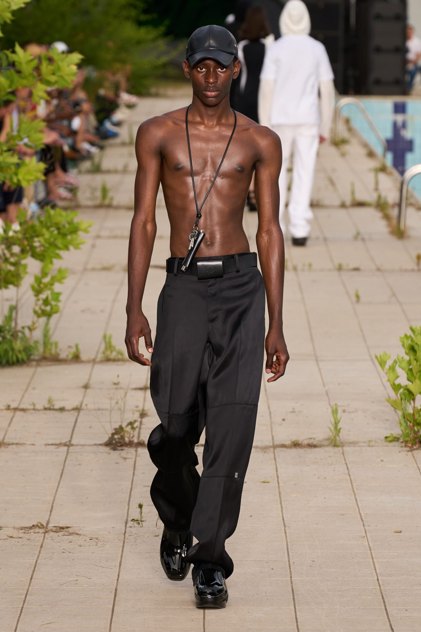 black relaxed cargo pants