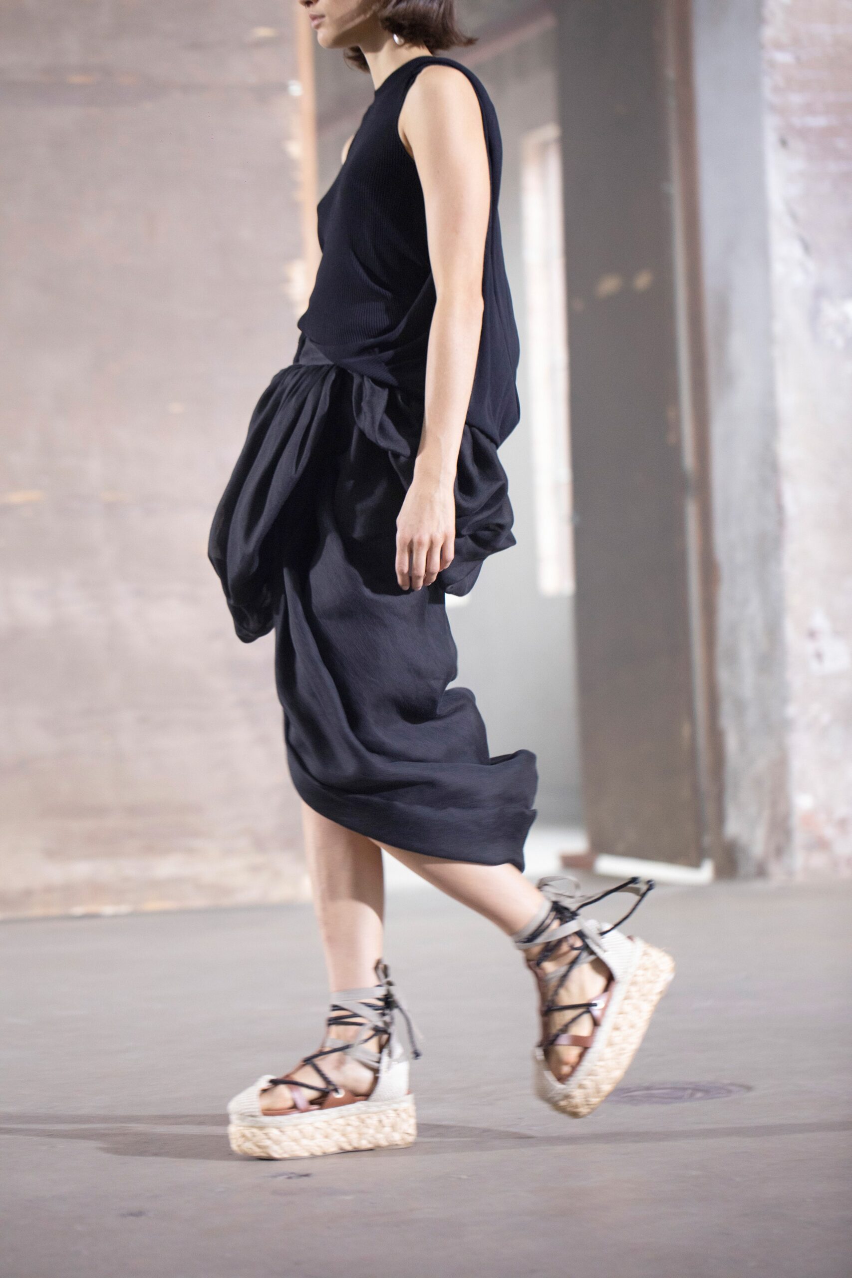 black relaxed midi dress with platform shoes