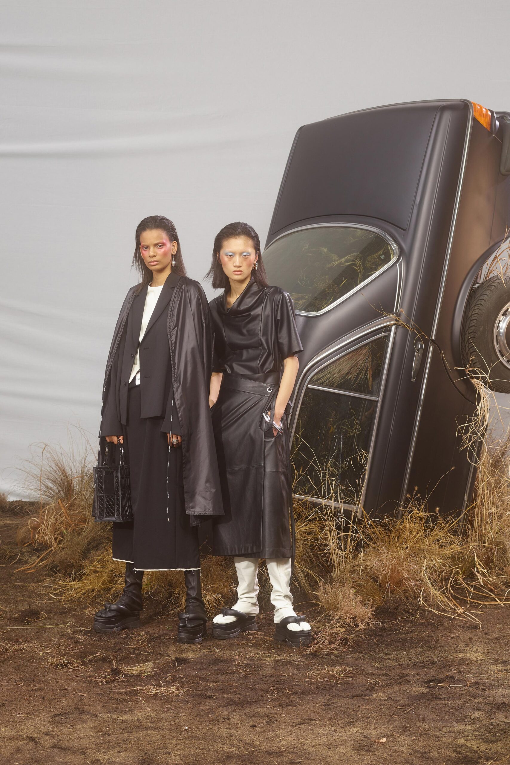 black leather long-sleeve collared fitted belted coat