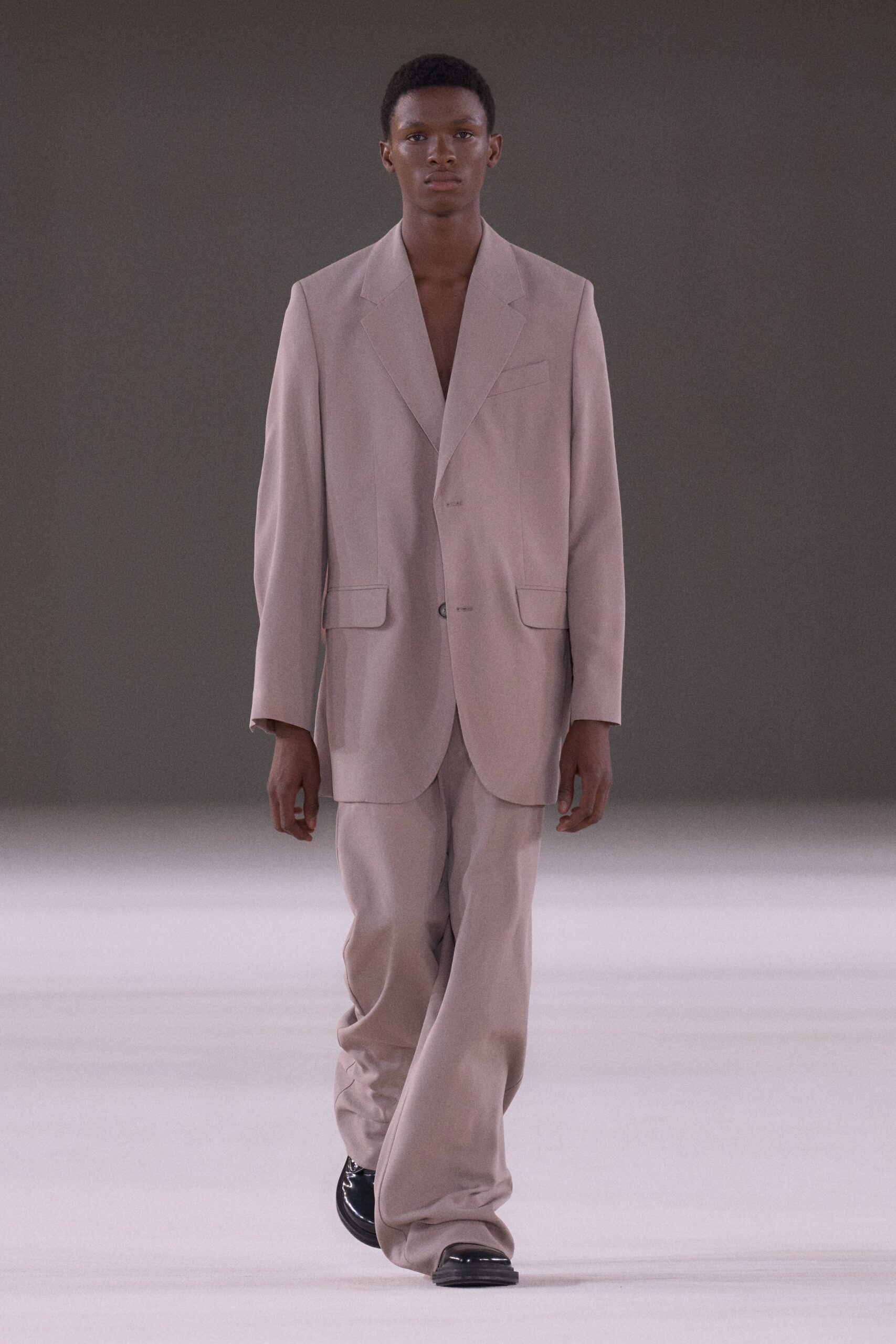 beige relaxed fit suit
