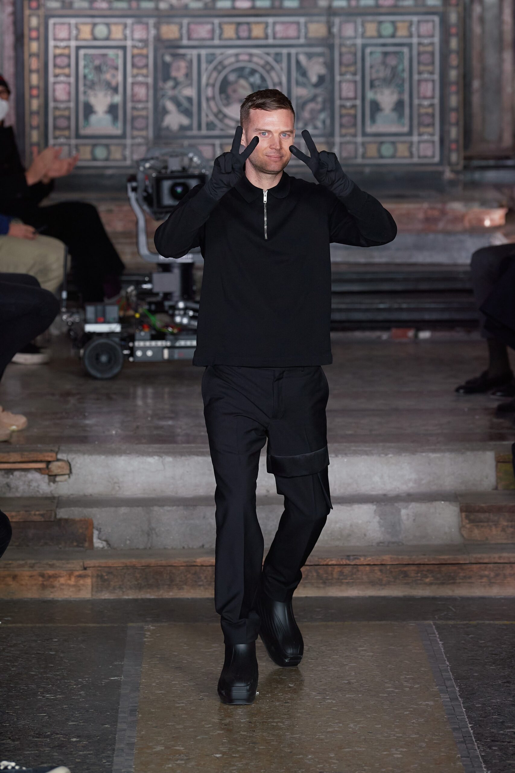 black cotton relaxed cargo pants