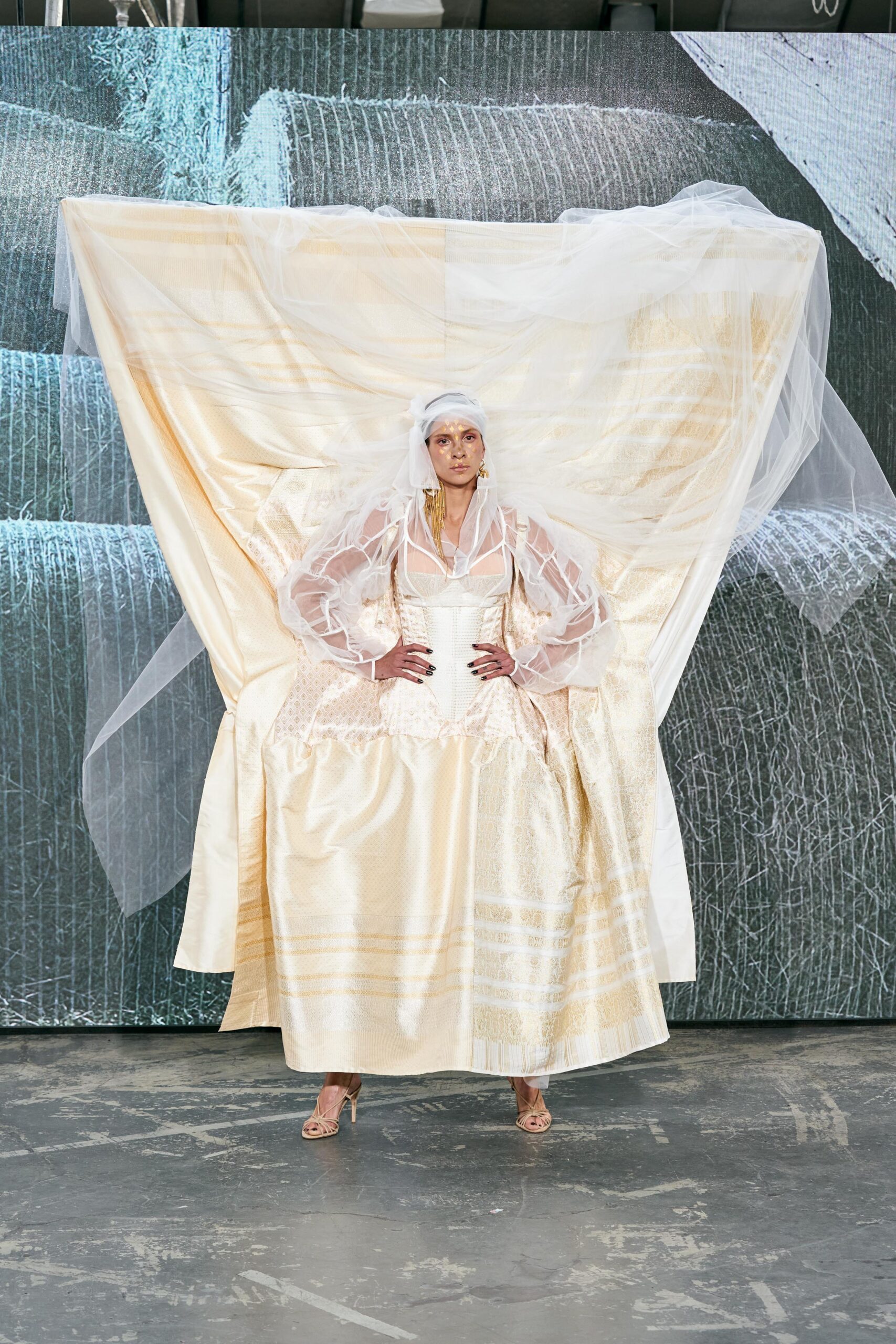ivory silk relaxed gown with tulle headpiece