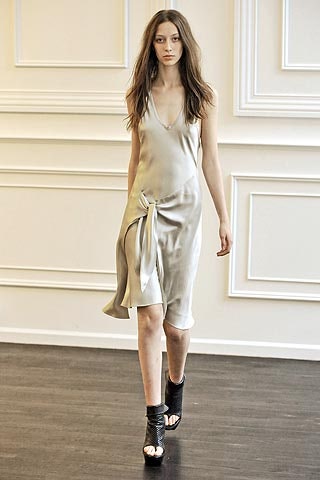 gray silk midi dress with black shoes