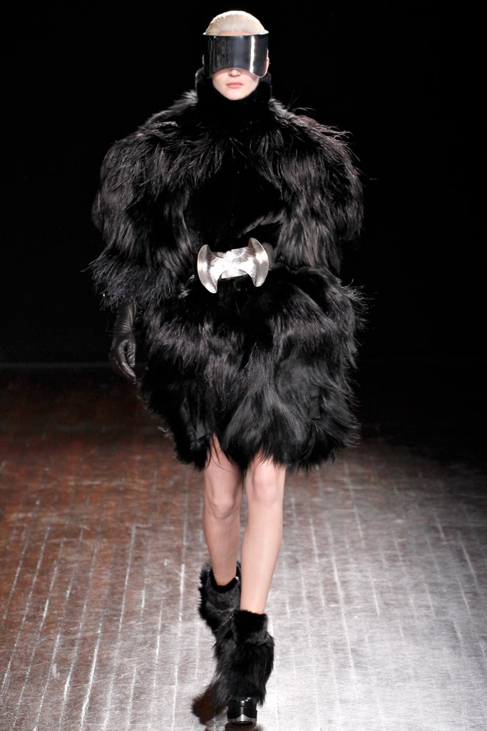 black fur fitted boots