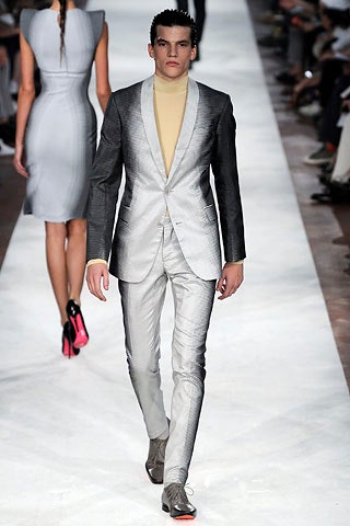 gray tailored suit with beige t-shirt