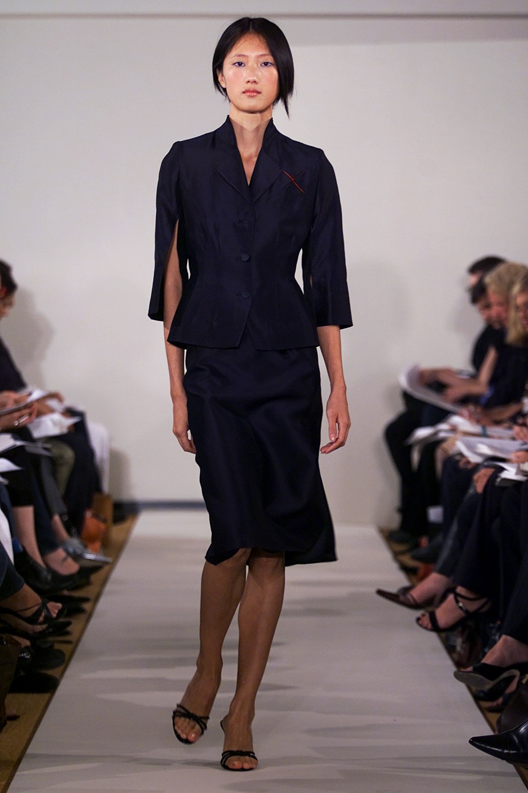black silk short-sleeve collared tailored buttoned blazer