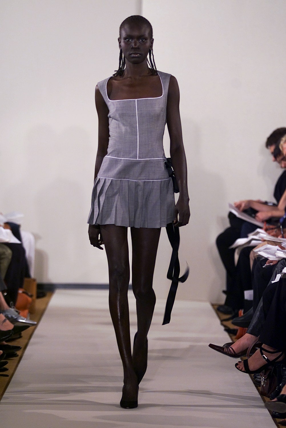 fitted gray sleeveless dress