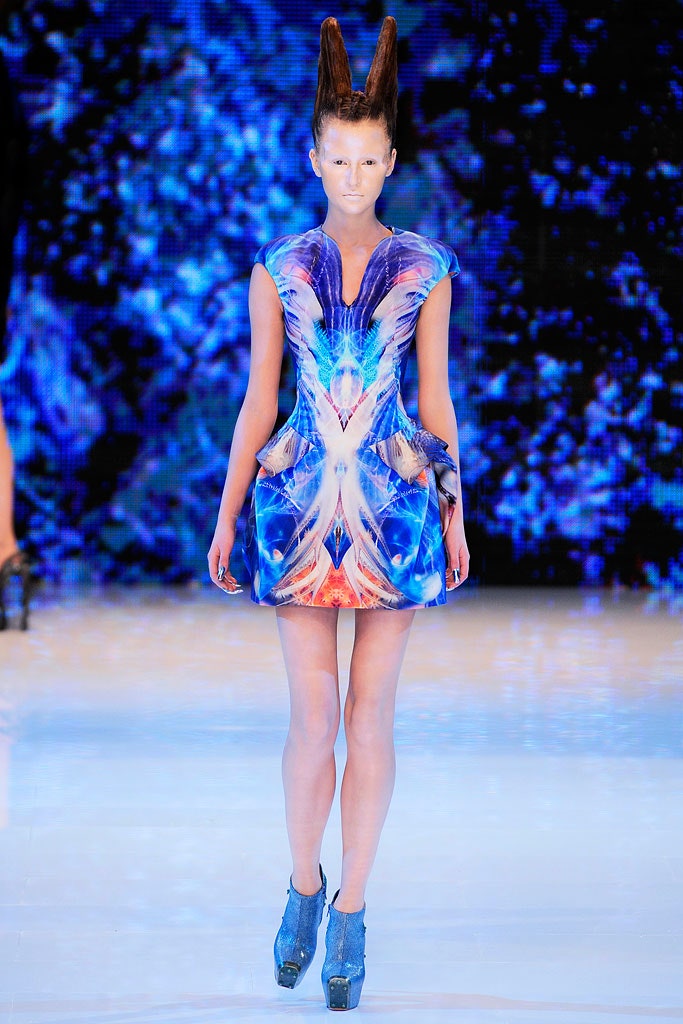 blue printed sleeveless dress