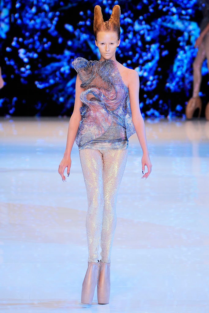 gray metallic fitted straight-leg shiny leggings