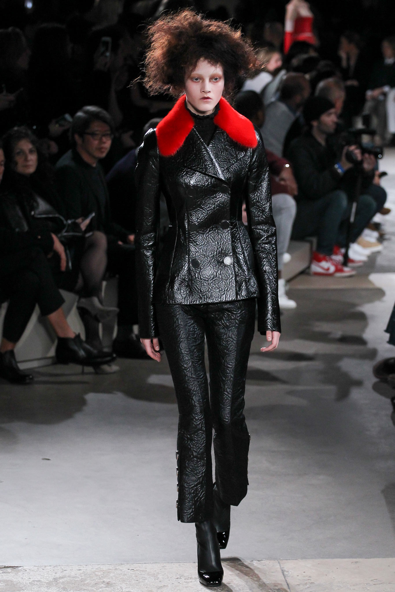black leather long-sleeve collared fitted zippered jacket