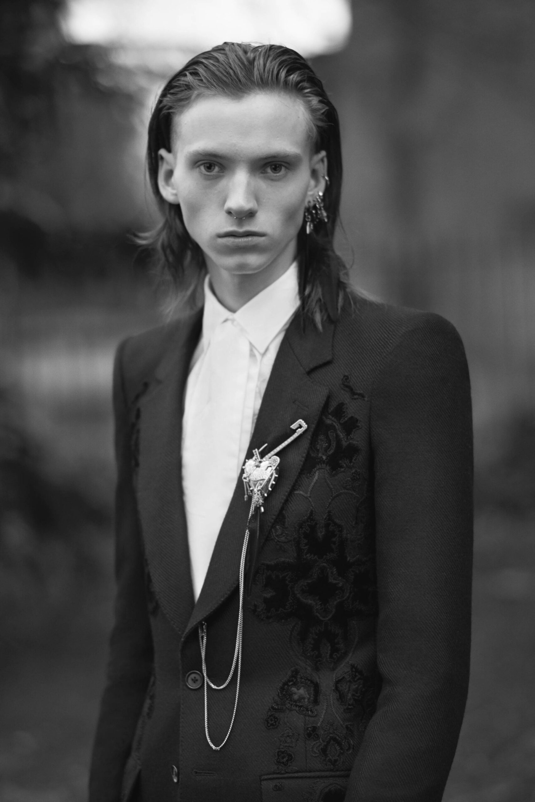black wool long-sleeve collared tailored embroidered blazer