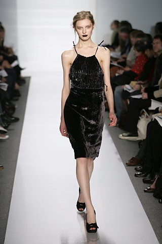 black velvet sleeveless dress