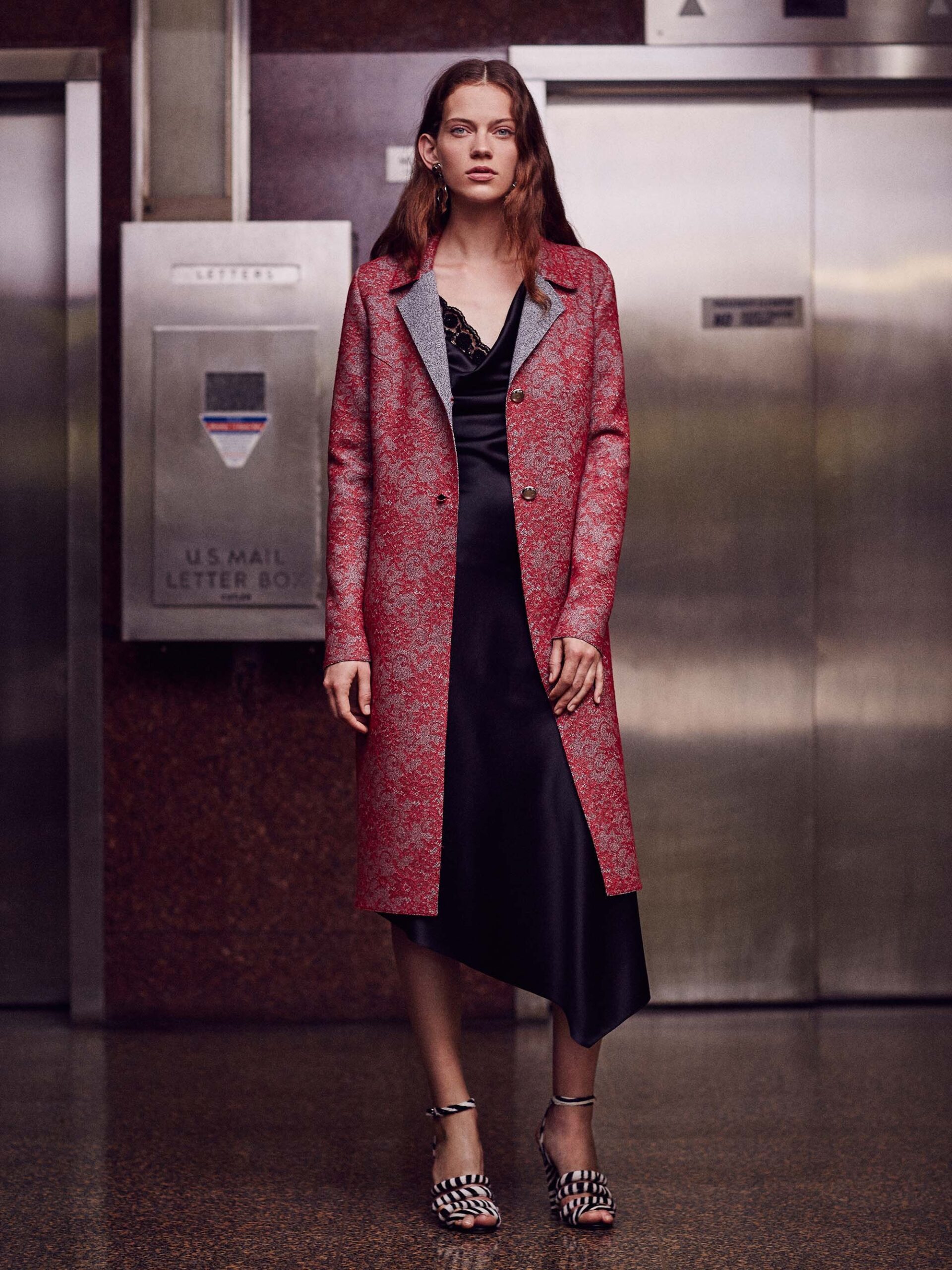 red wool long-sleeve collared tailored printed coat