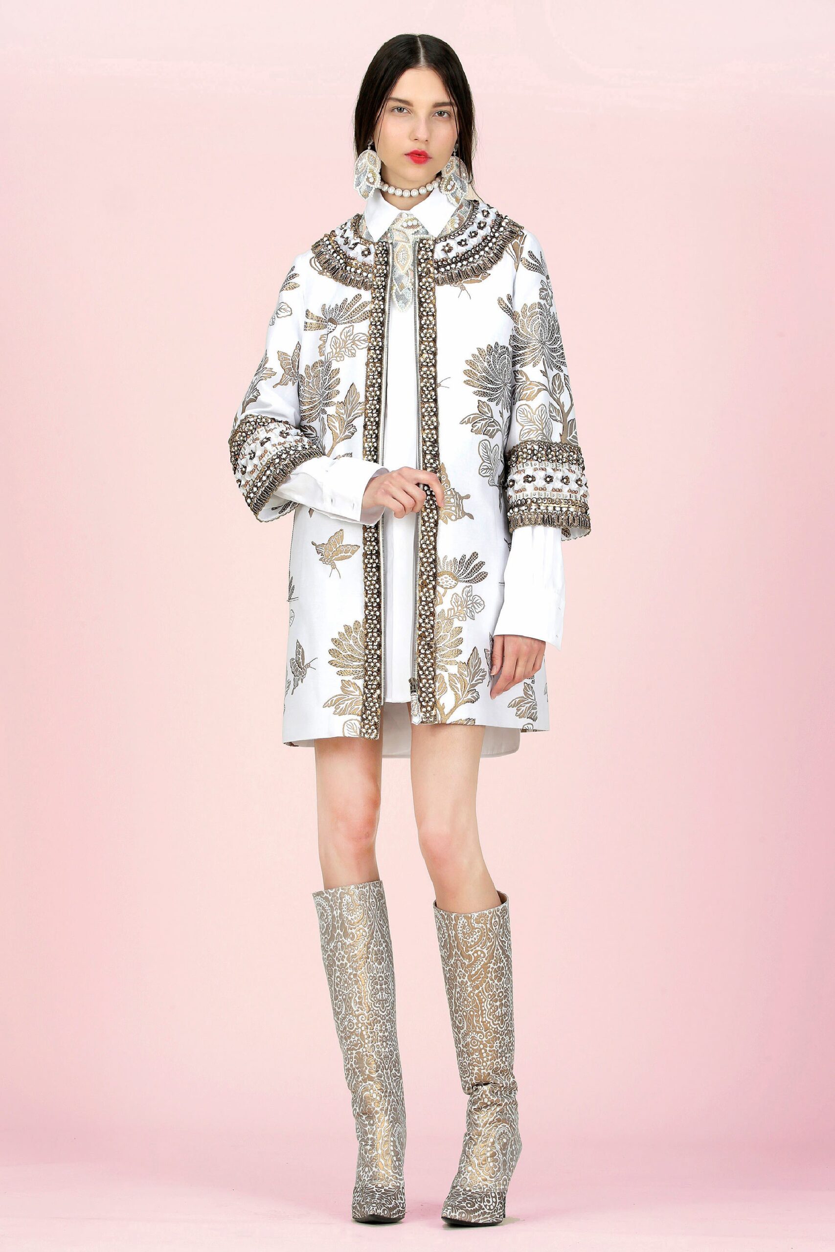 white silk long-sleeve collared fitted embroidered short coat