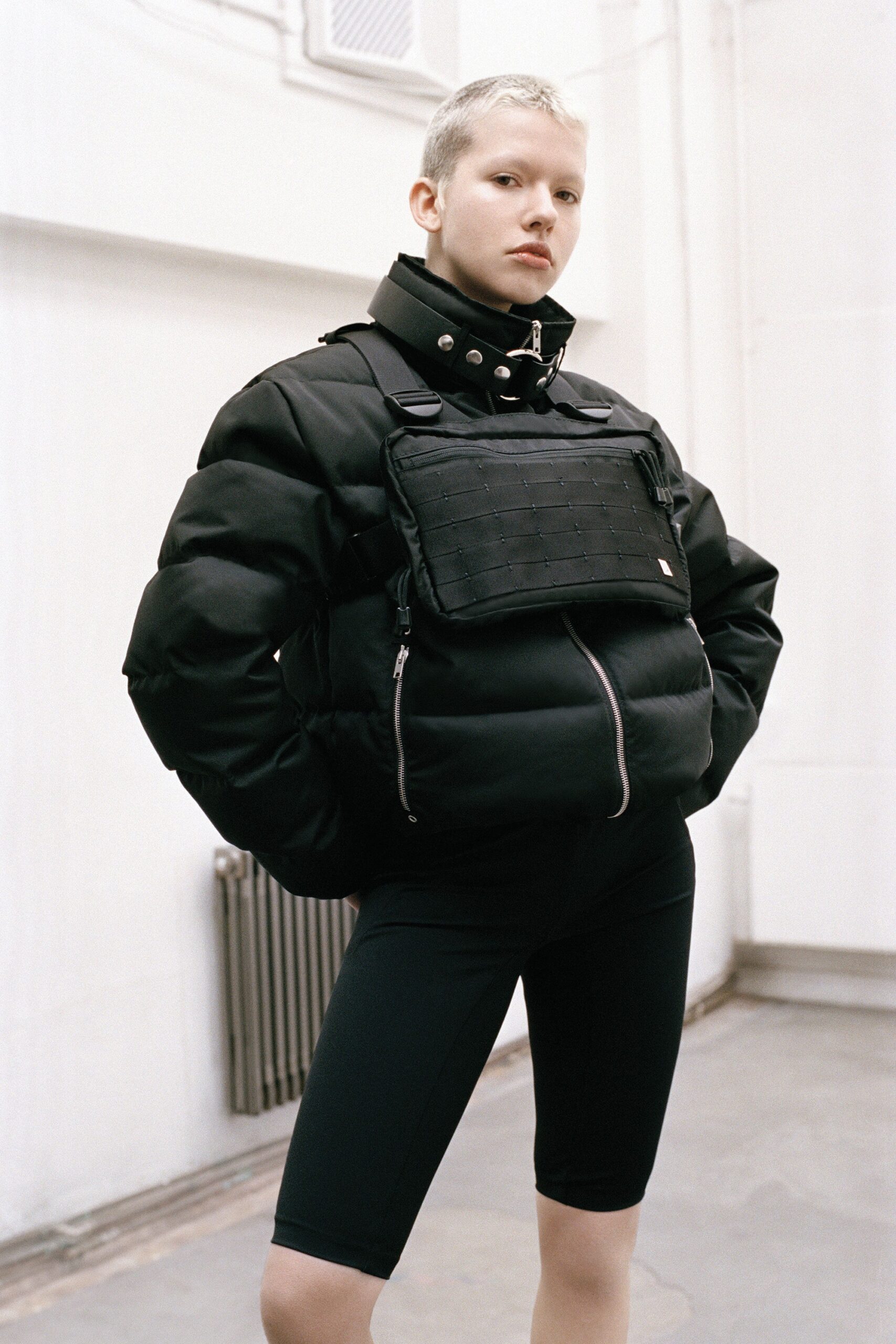 black jersey long-sleeve collared oversized zippered jacket