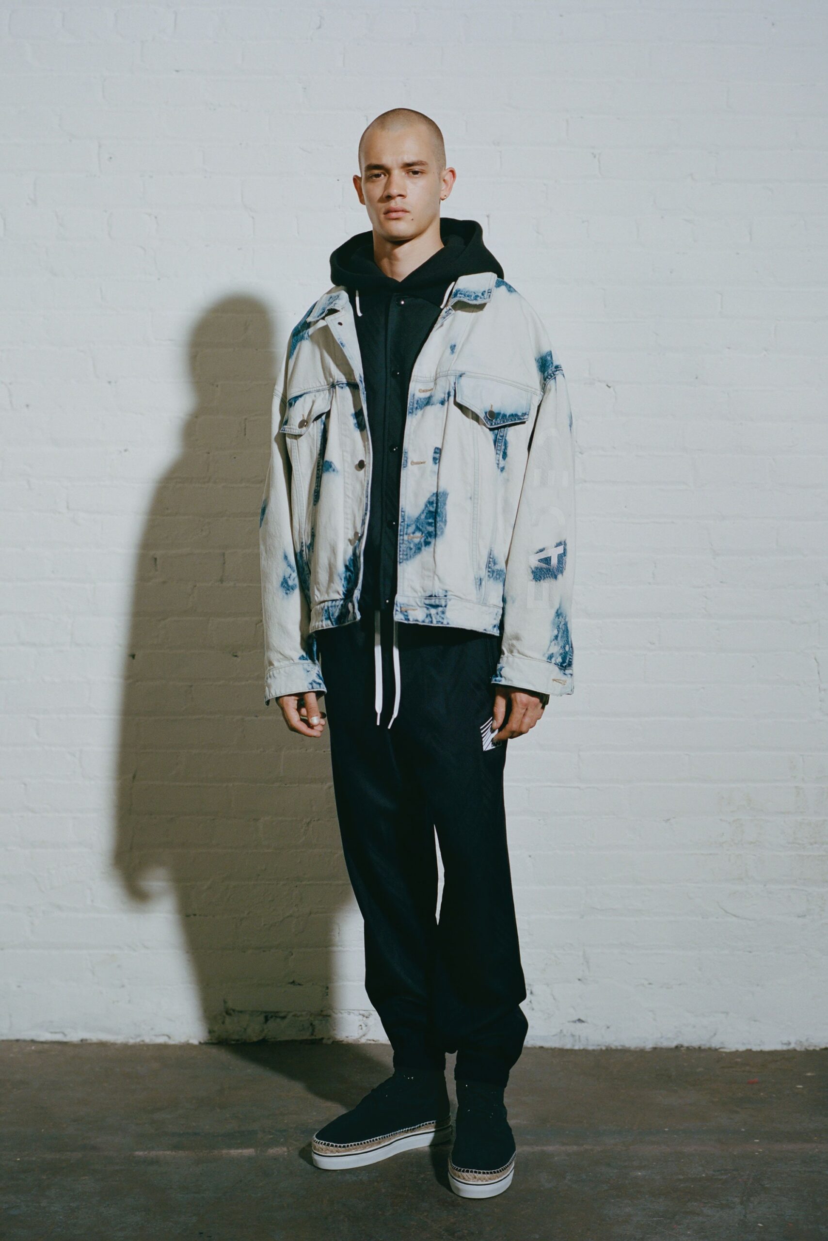 blue denim long-sleeve collared relaxed distressed jacket