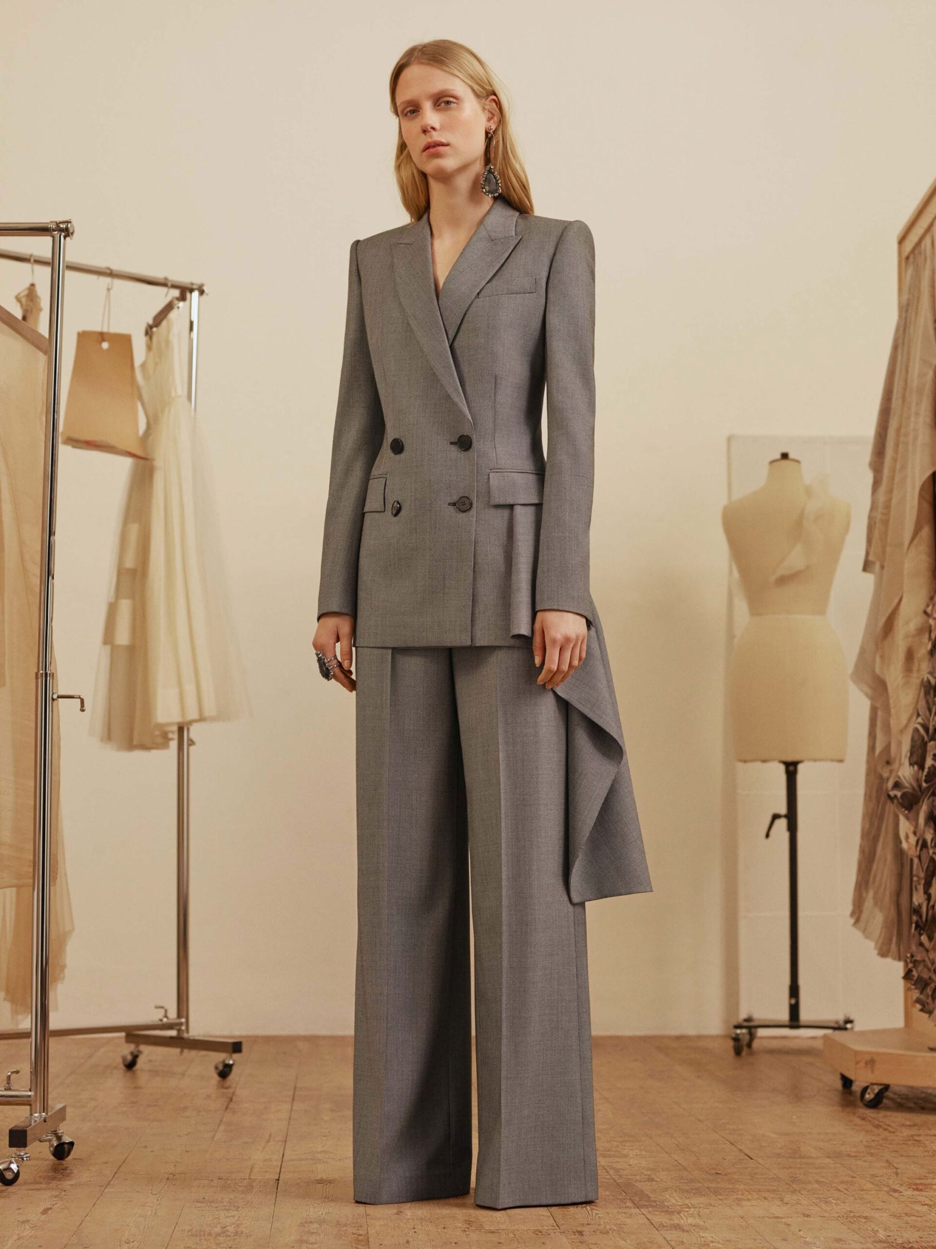 gray wool long-sleeve collared tailored suit