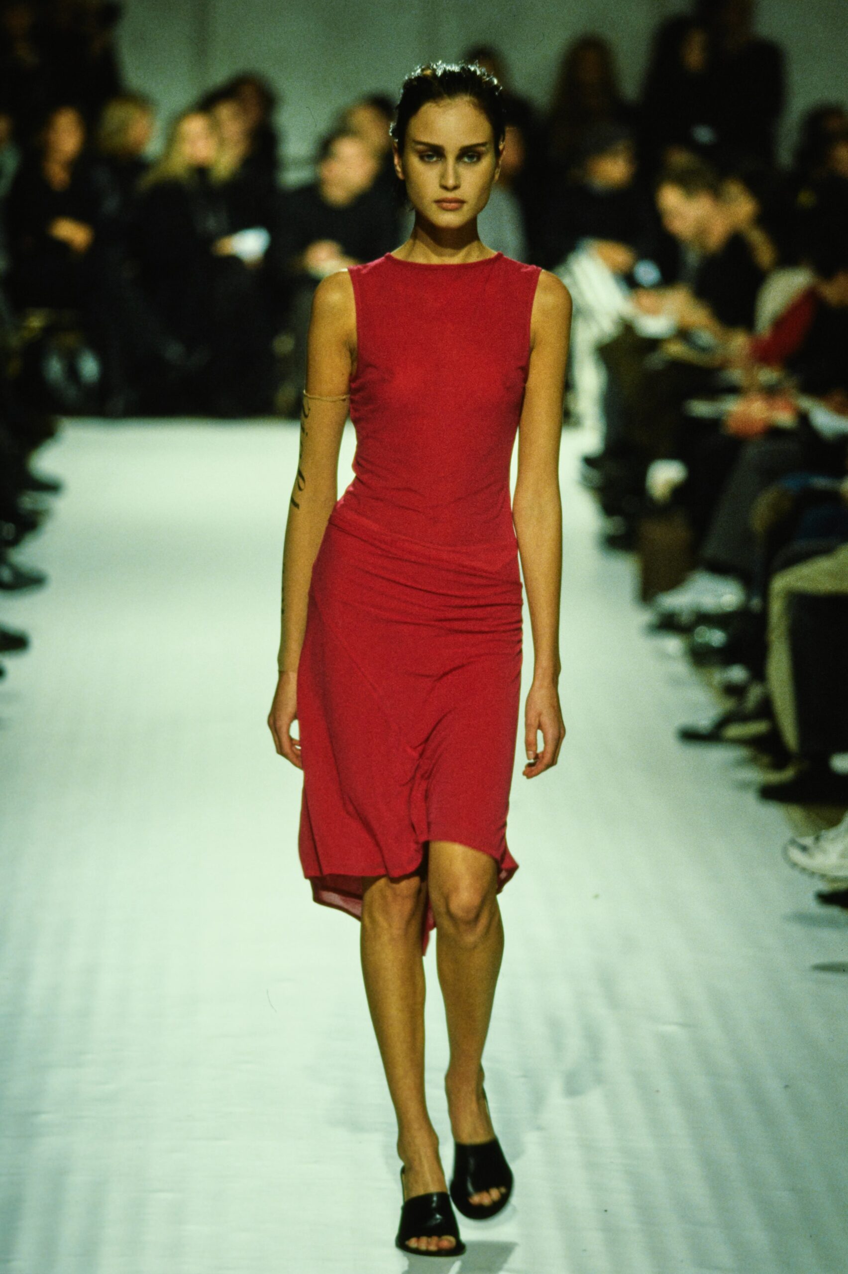 fitted red sleeveless dress